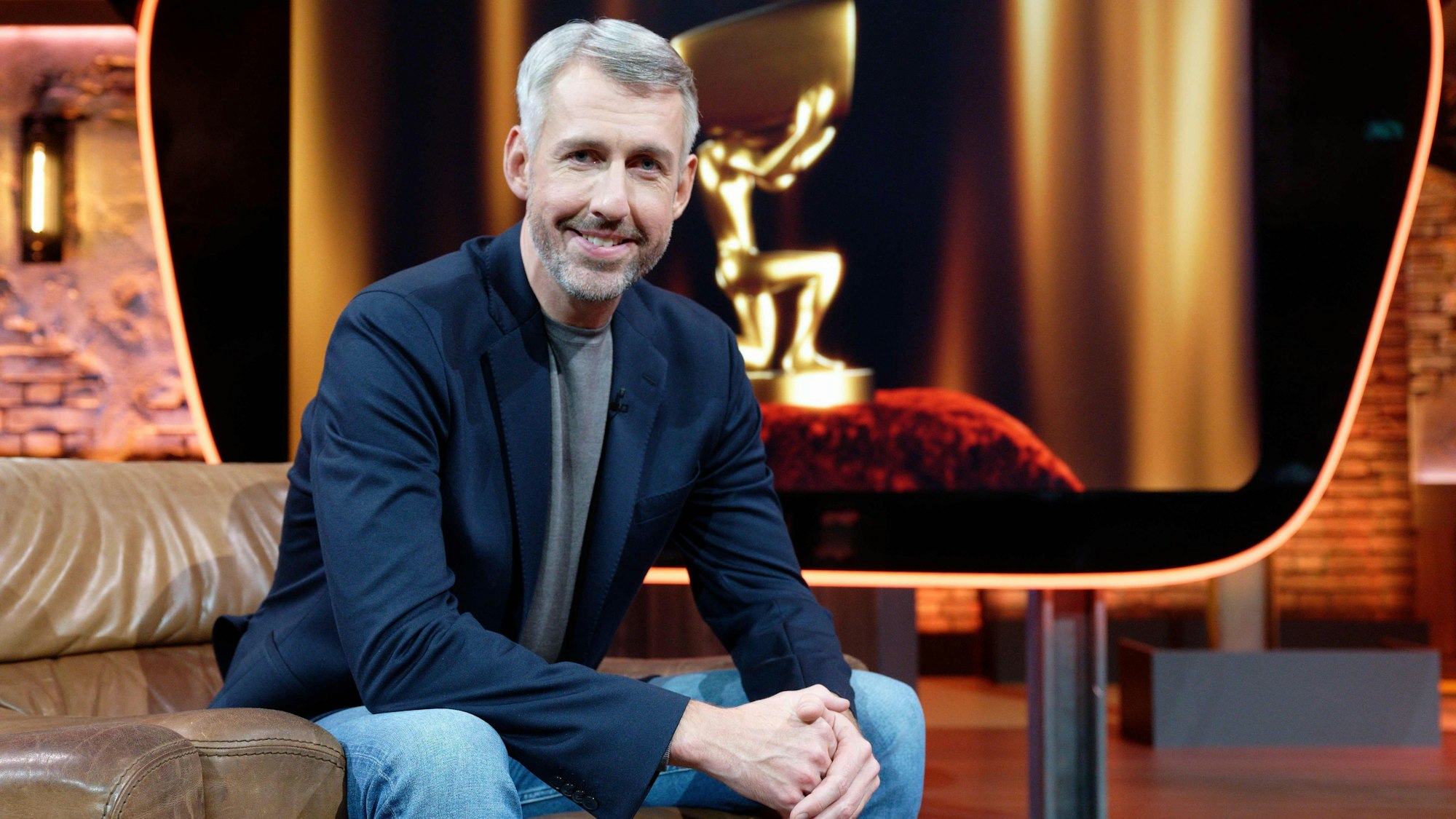 Der Entertainer Sebastian Pufpaff sitzt nach der Aufzeichnung der ersten Sendung der wieder aufgenommenen ProSieben-Comedyshow TV total im Studio.