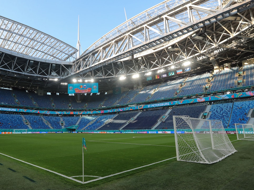 Blick auf das Spielfeld im Stadion St. Petersburg vor dem Spiel.