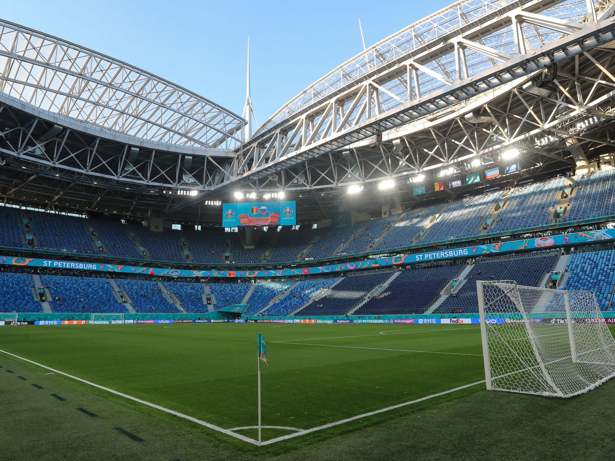 Blick auf das Spielfeld im Stadion St. Petersburg vor dem Spiel.