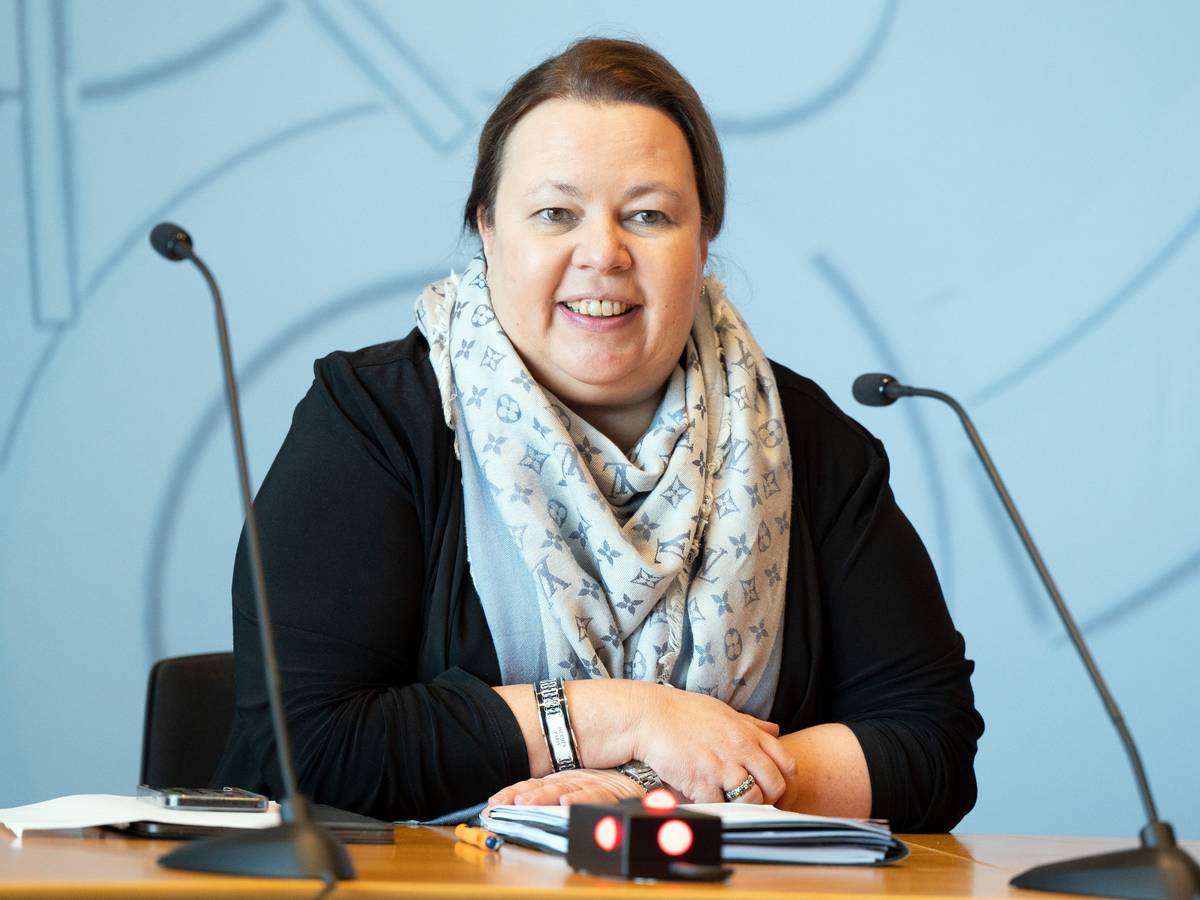 Nordrhein-Westfalens Umweltministerin Ursula Heinen-Esser (CDU) am 20. Januar 2022 bei einer Pressekonferenz. Sie steht in der Kritik, weil sie während der Flutkatastrophe 2021 auf Mallorca war.