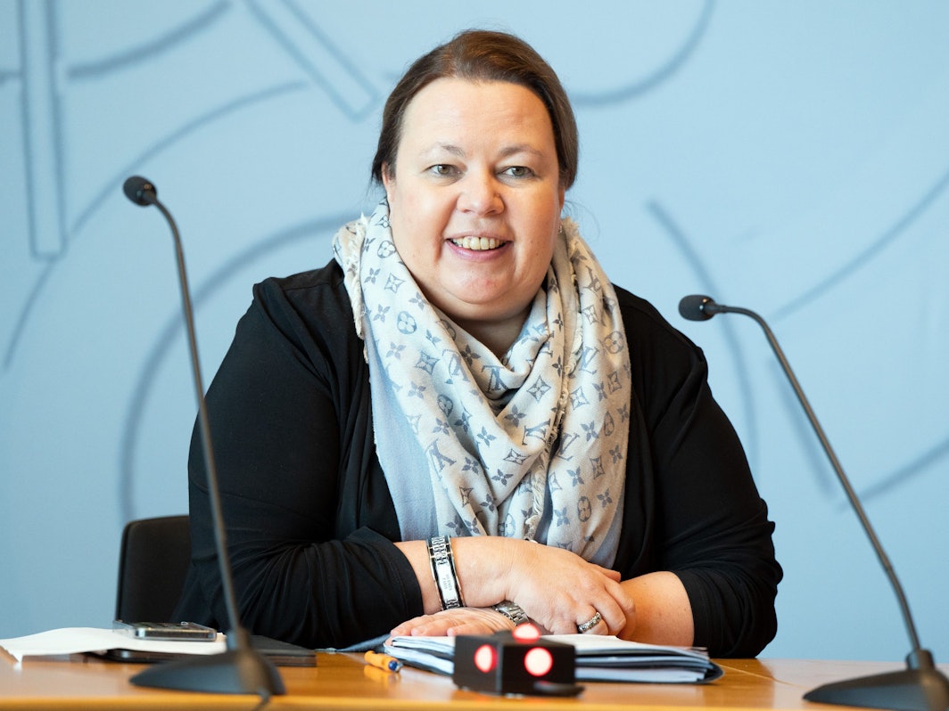 Nordrhein-Westfalens Umweltministerin Ursula Heinen-Esser (CDU) am 20. Januar 2022 bei einer Pressekonferenz. Sie steht in der Kritik, weil sie während der Flutkatastrophe 2021 auf Mallorca war.