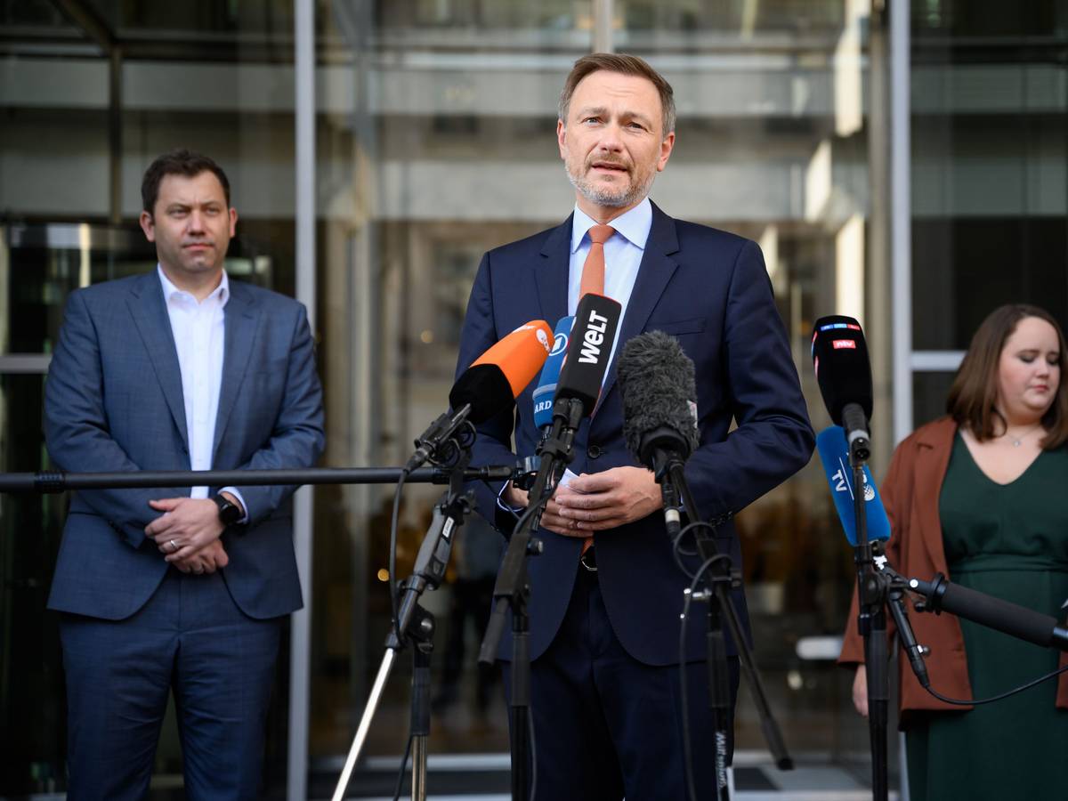 Die Vorsitzenden der Ampel-Parteien stellen das Entlastungspaket vor.
