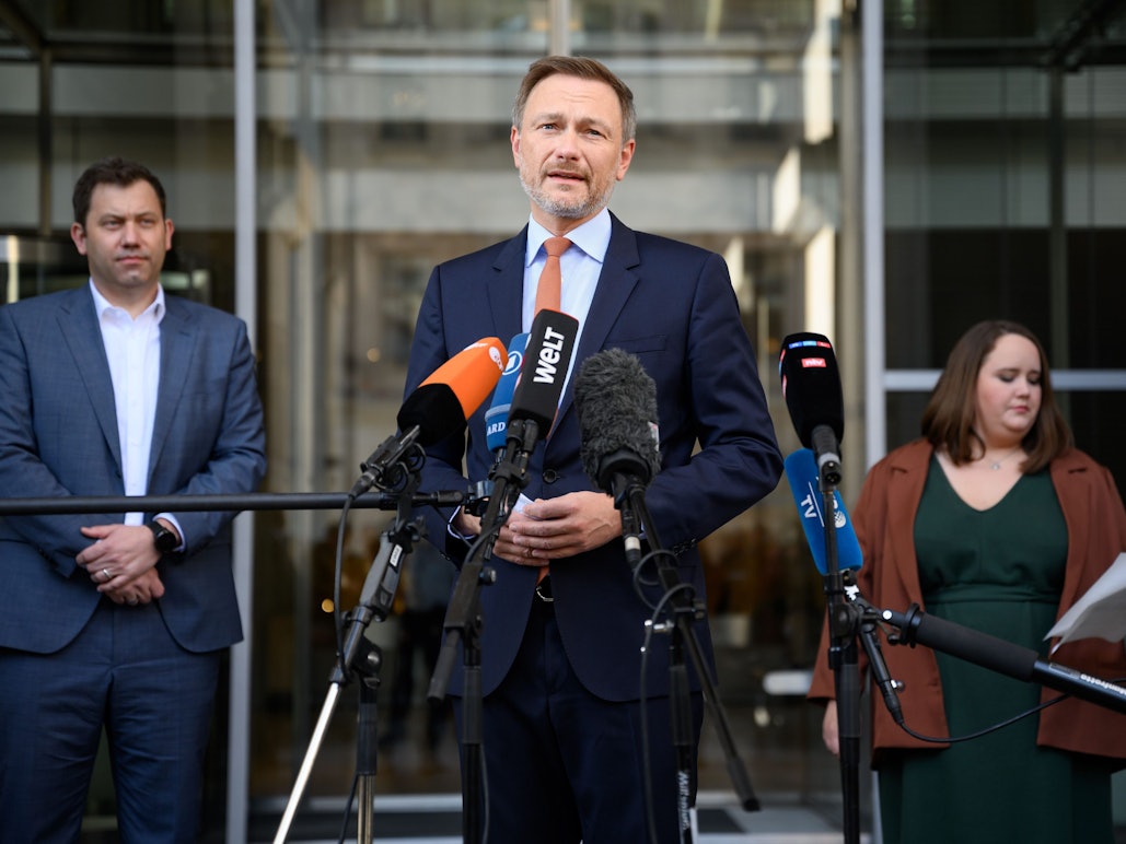 Die Vorsitzenden der Ampel-Parteien stellen das Entlastungspaket vor.