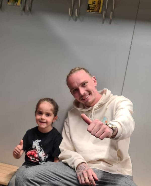 BVB-Profi Marius Wolf und FC-Fan Luis trafen sich beim BVB.