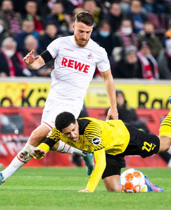 Salih Özcan gewinnt den Zweikampf gegen Jude Bellingham.