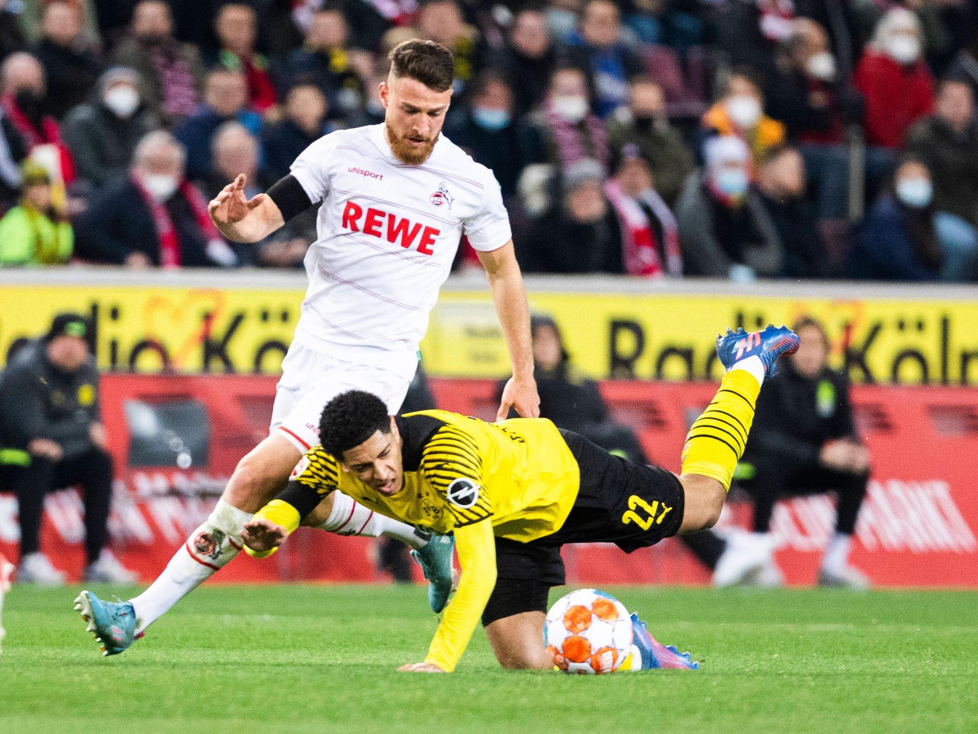 Salih Özcan gewinnt den Zweikampf gegen Jude Bellingham.