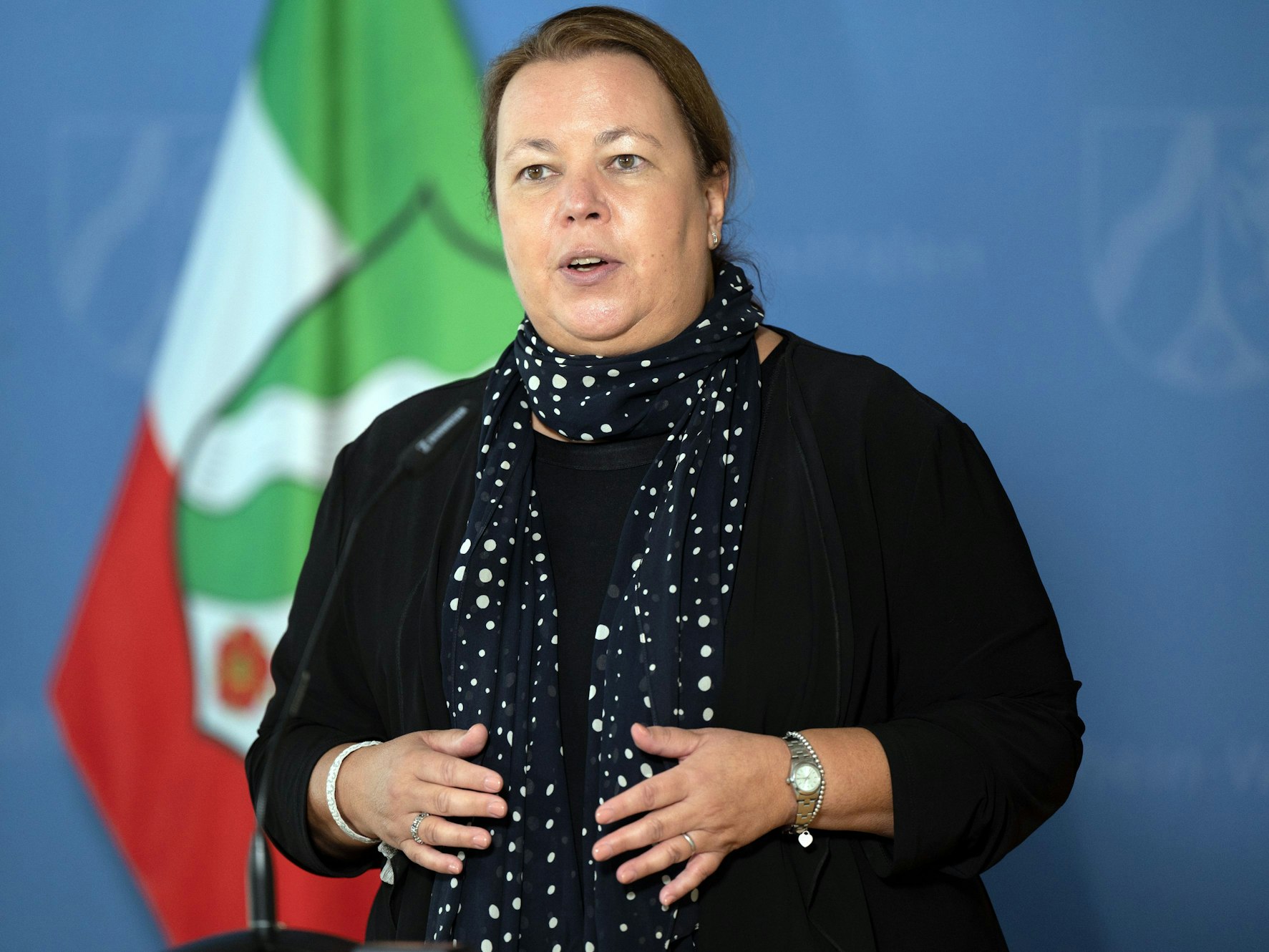 Ursula Heinen-Esser, nordrhein-westfälische Umweltministerin, spricht während einer Pressekonferenz am 13. September 2021.