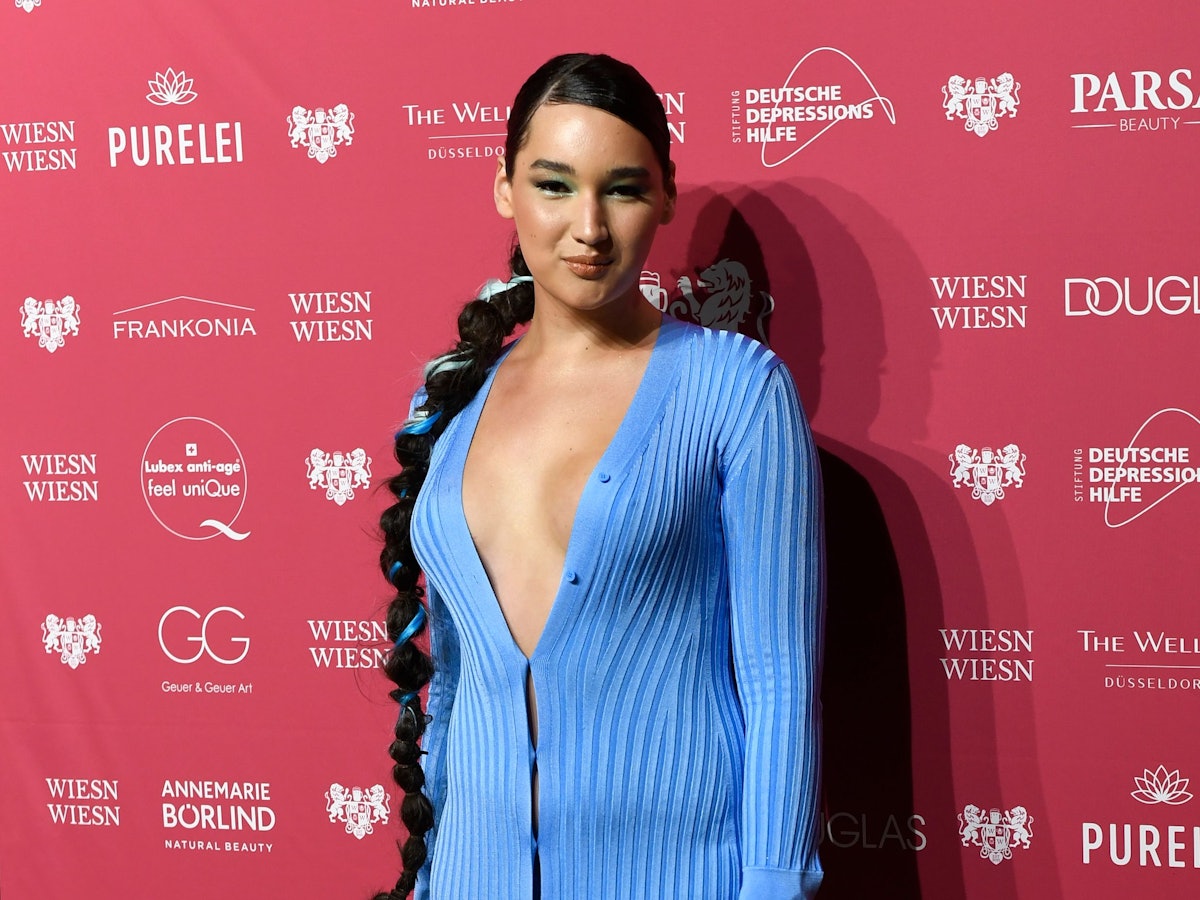 Model Alex Mariah Peter im März 2022 bei einem Charity-Dinner in Düsseldorf. Auf Instagram berichtete sie nun von ihrer grandiosen Gewichtsabnahme.