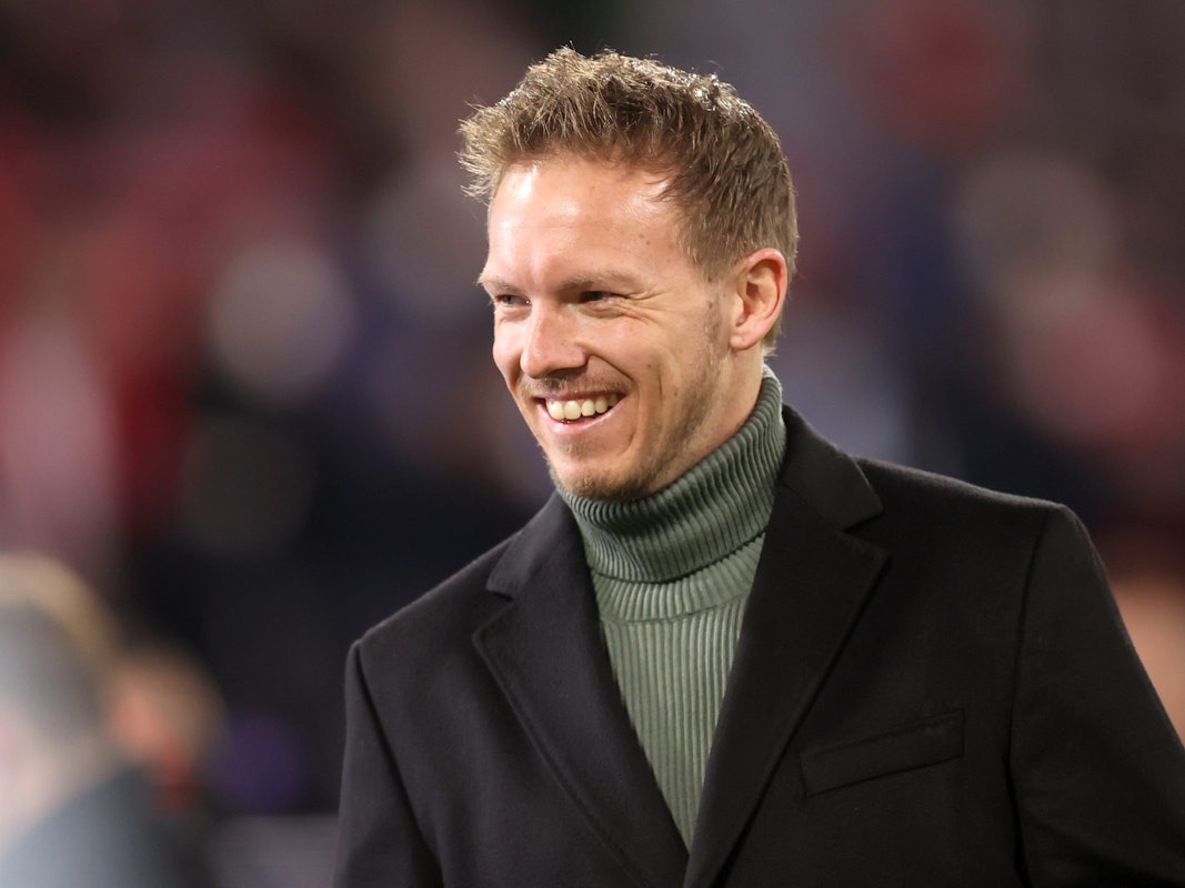 Julian Nagelsmann lacht im Spiel des FC Bayern gegen den FC Salzburg in der Champions League