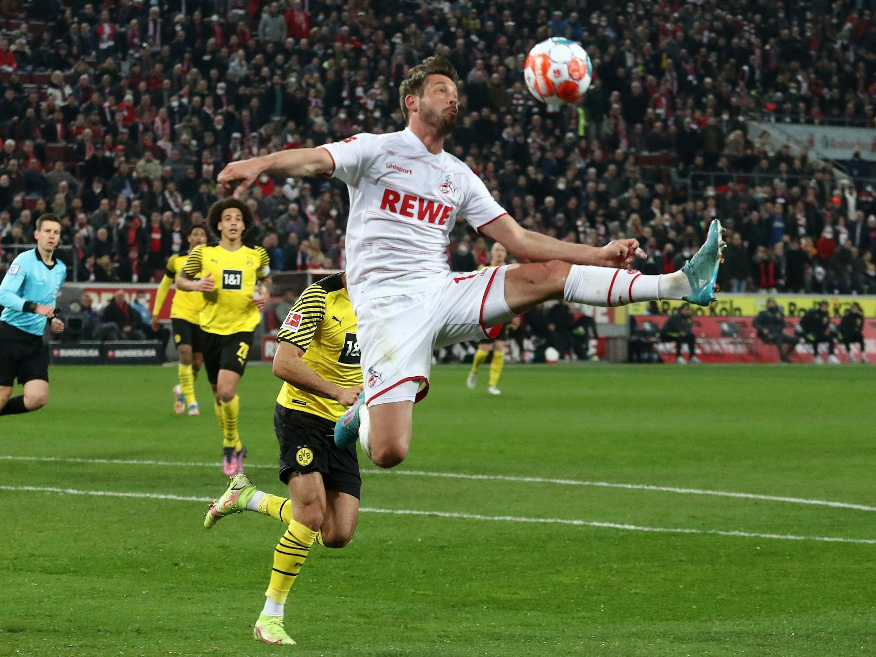 Mark Uth im Spiel gegen Borussia Dortmund