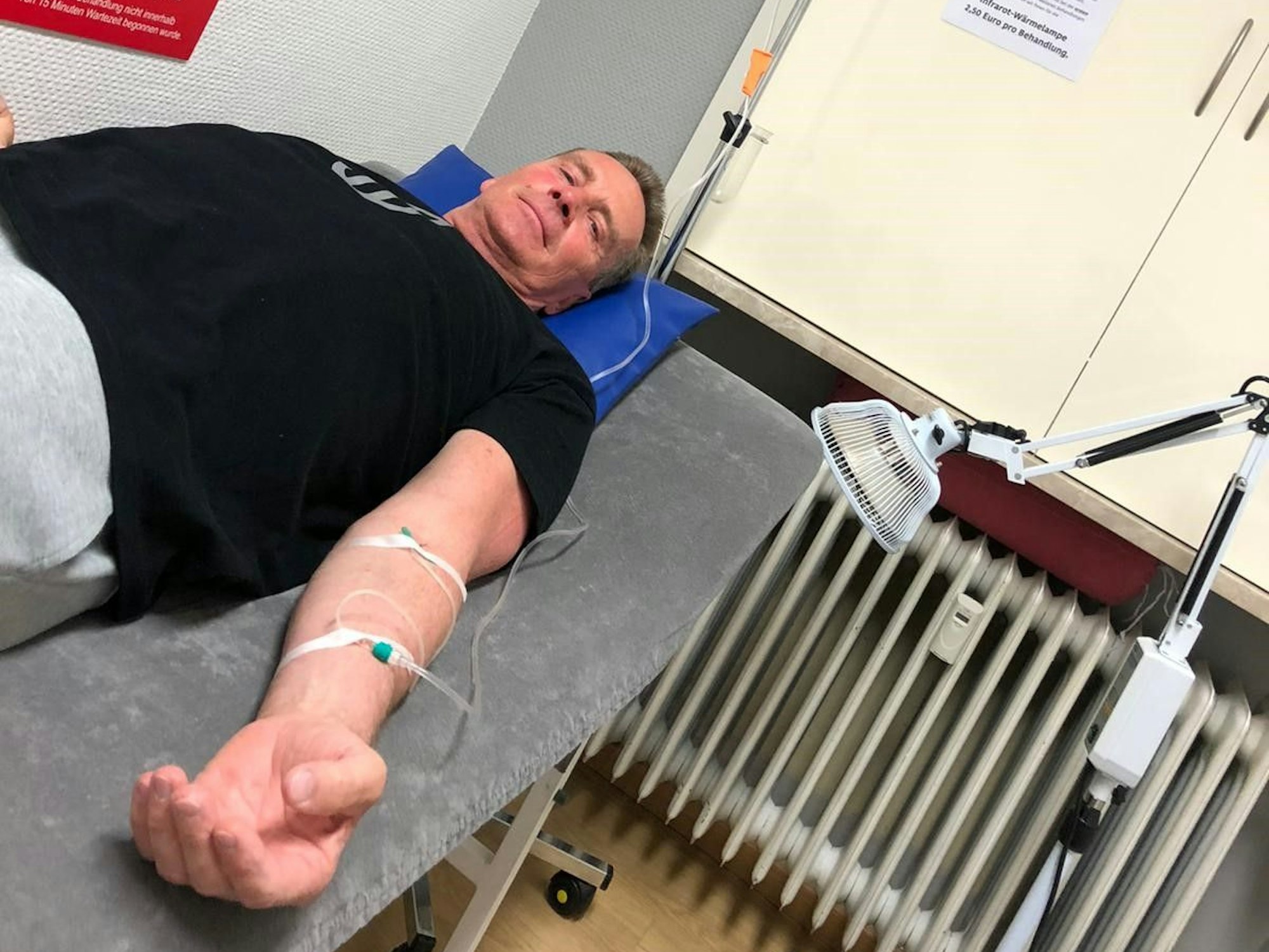 Jürgen Milski am Donnerstag (24. März) bei der Behandlung beim Arzt.