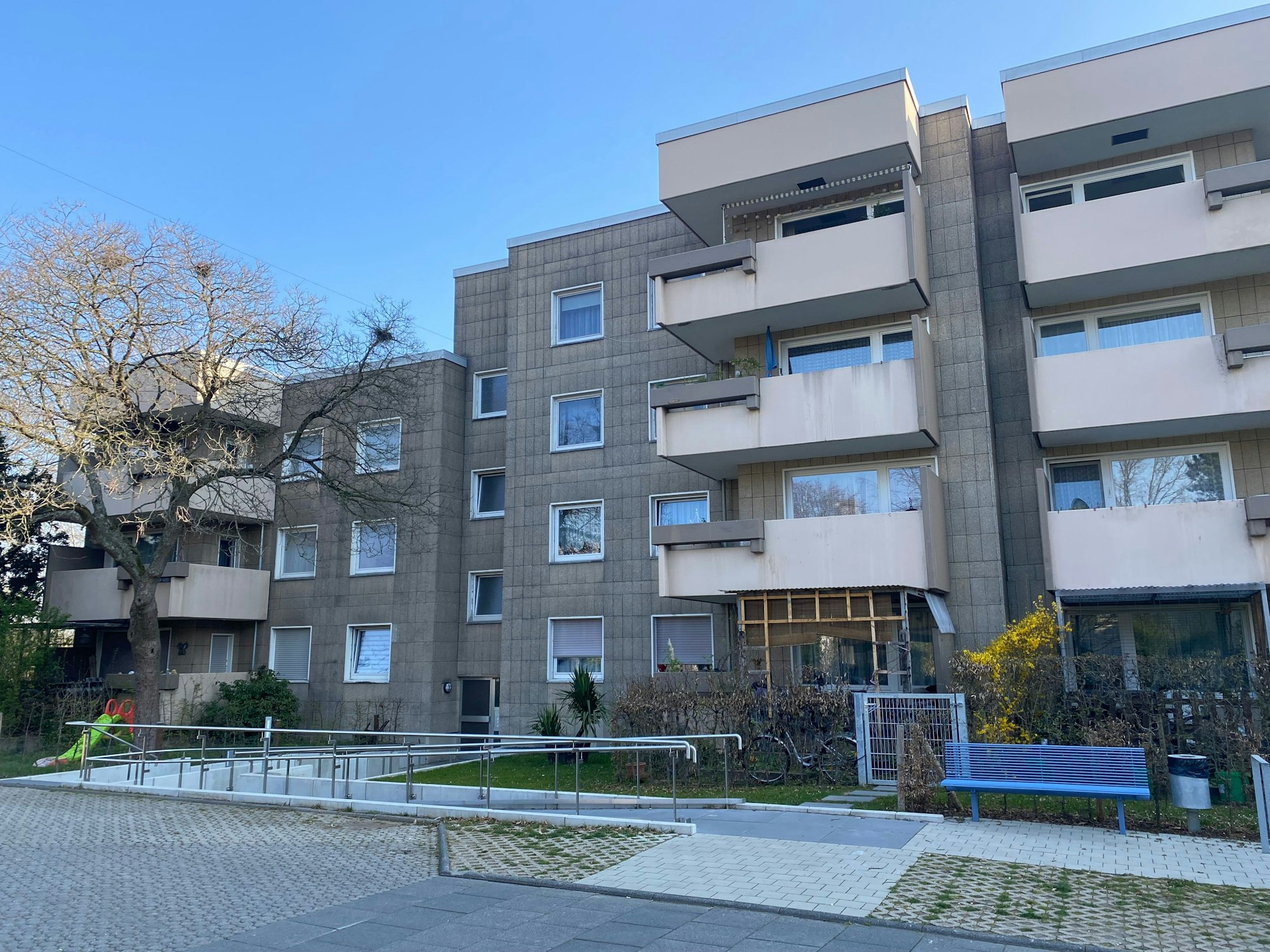 Wohnhäuser in der Regastraße in Köln-Chorweiler.