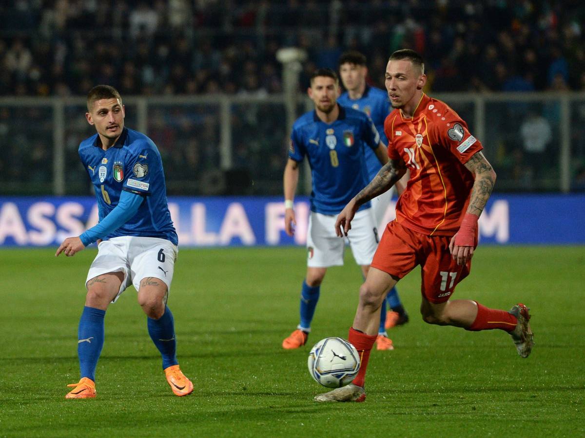 Darko Churlinov im Dribbling gegen Marco Veratti.