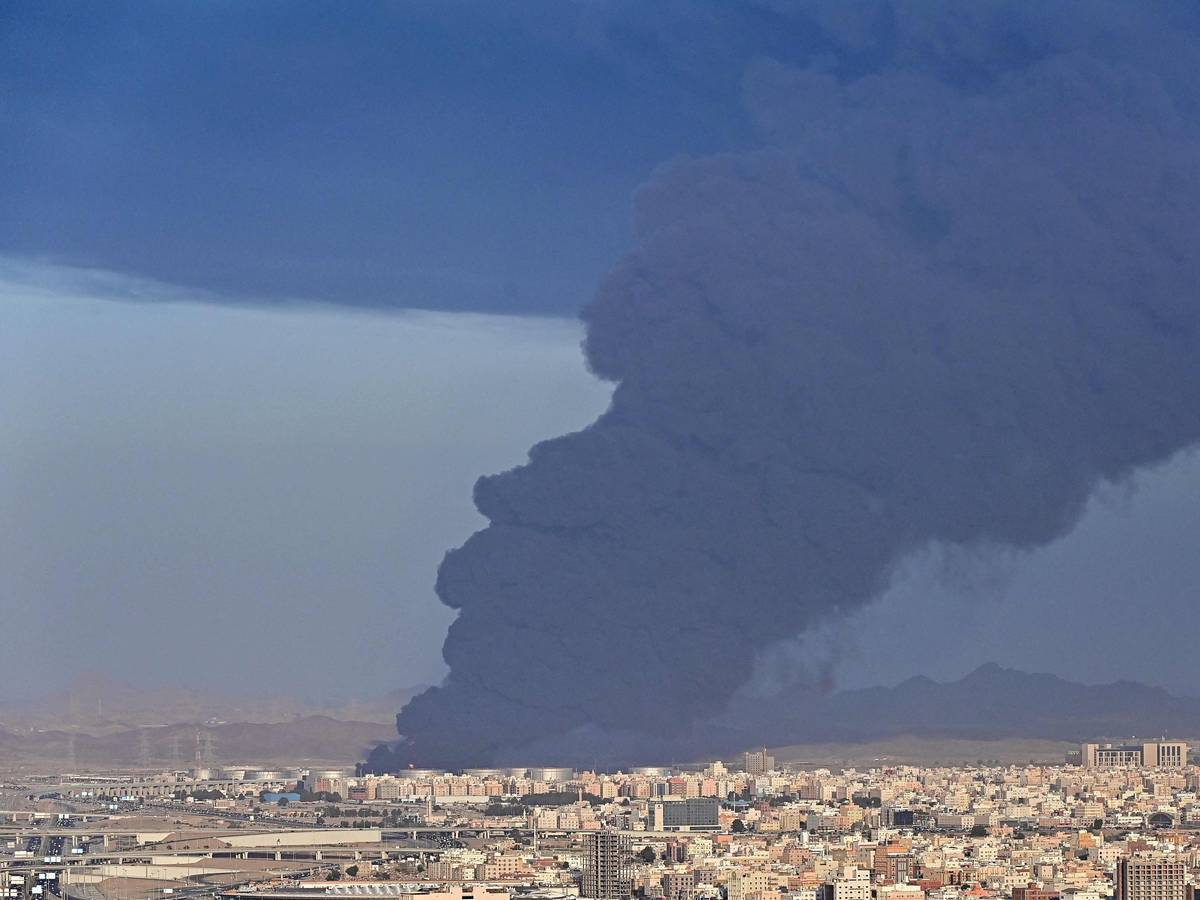 Smoke billows from an oil storage facility in Saudi Arabia's Red Sea coastal city of Jeddah on March 25, 2022. (Photo by ANDREJ ISAKOVIC / AFP)
