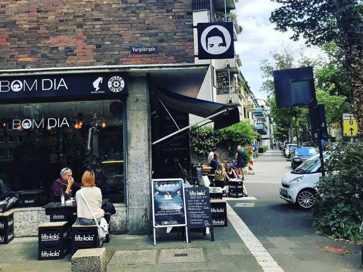 Außengastronomie des „Bom Dia“ in der Kölner Südstadt.
