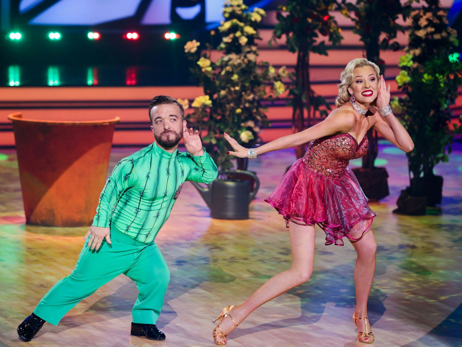 Mathias Mester, Sportler, und Patricija Ionel, Profitänzerin, tanzen in der RTL-Tanzshow "Let's Dance" im Coloneum.