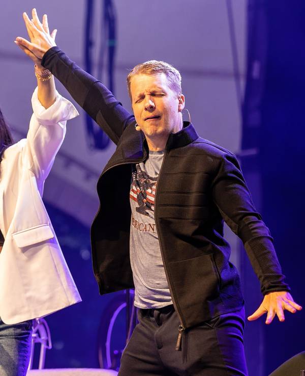 Oliver Pocher und seine Frau Amira Pocher (hier im Juni 2021) sprechen in ihrem Pocast über den Umgang mit Corona in der RTL-Show „Let’s Dance“ 2022.