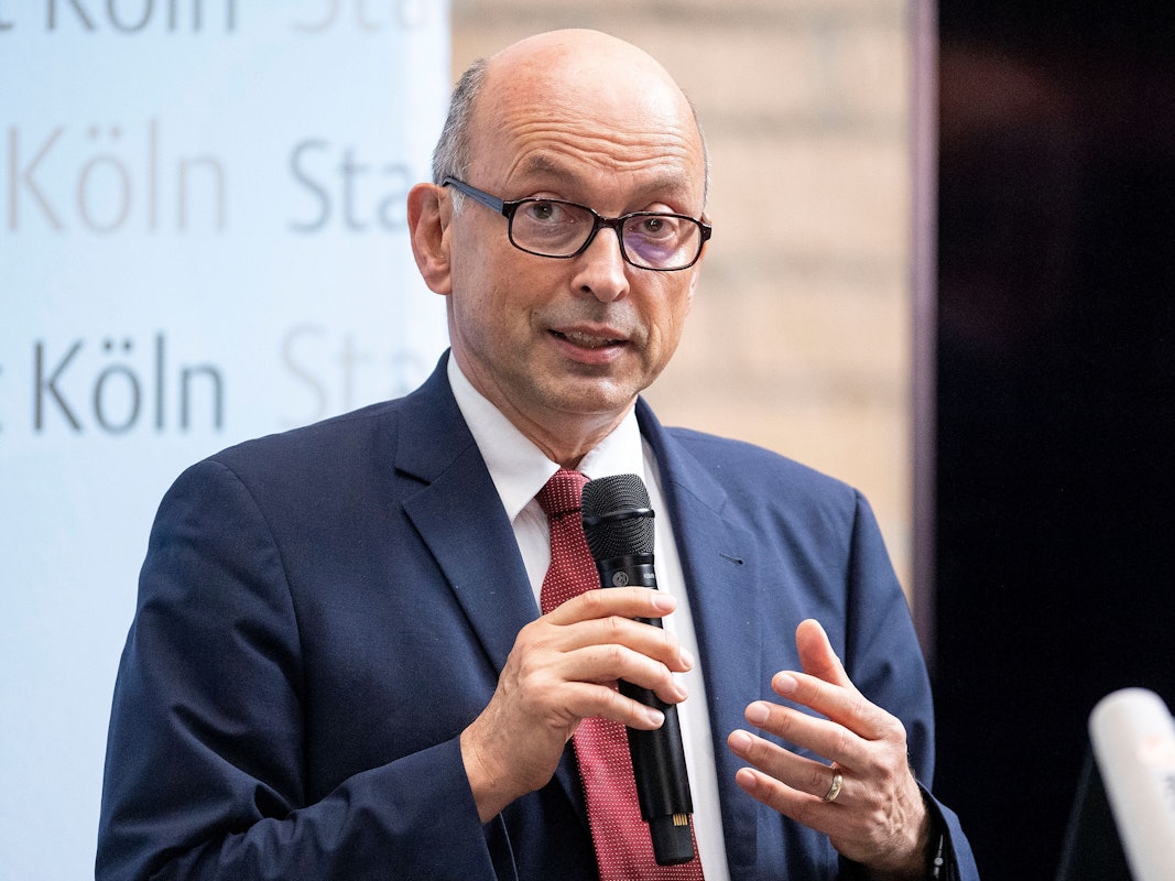 Johannes Nießen, Leiter des Kölner Gesundheitsamtes, spricht während einer Pressekonferenz zur aktuellen Corona-Lage.