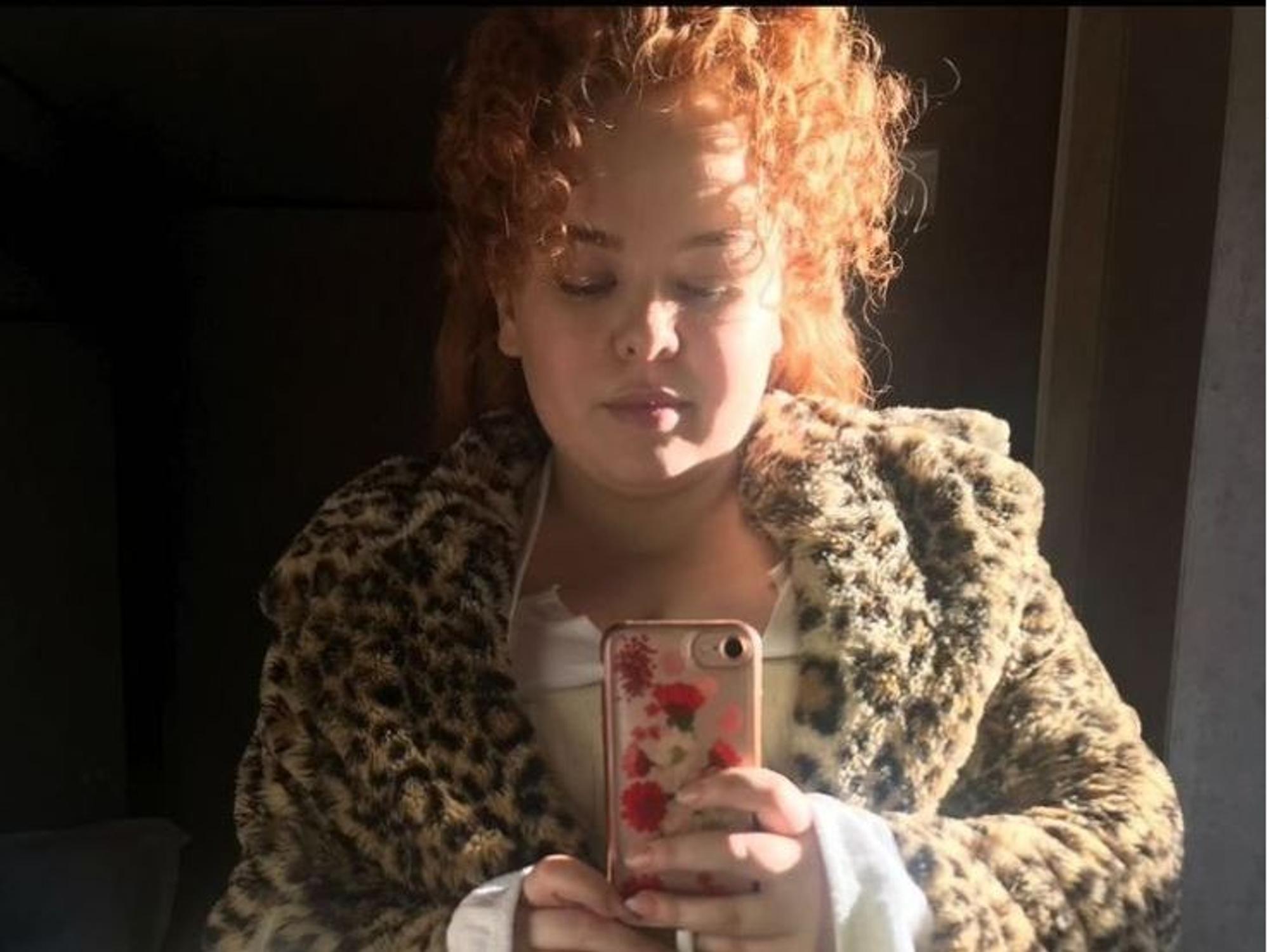 Bridgerton: Nicola Coughlan (hier 2021 auf einem Instagram-Selfie) spielt die Penelope Featherington - und ist wieder als Lady Whistledown in Staffel 2 zu sehen.