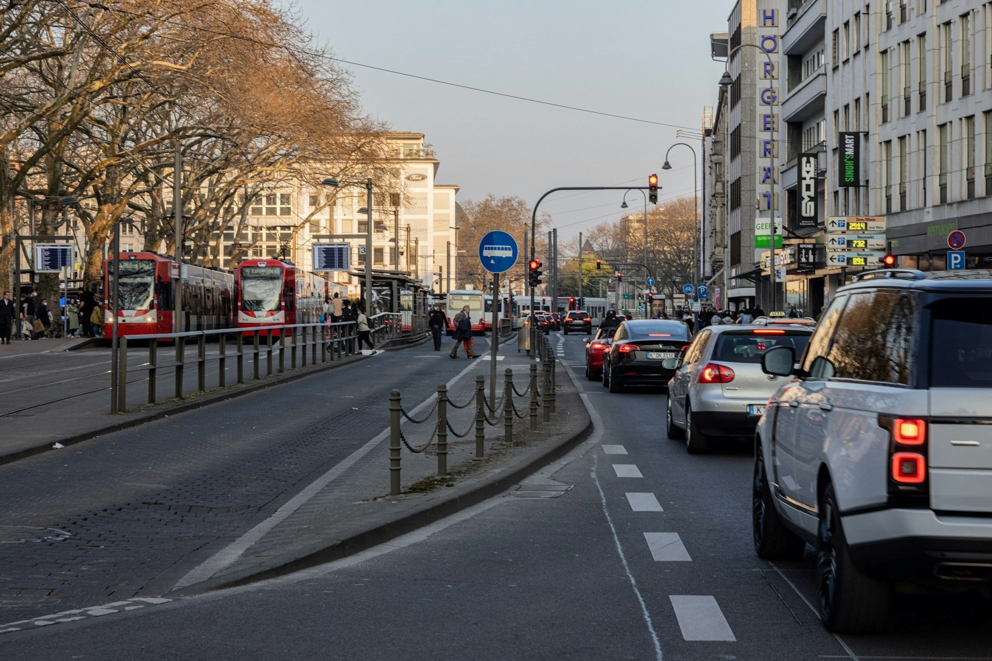 Blick auf die Nordseite des Kölner Neumarkts