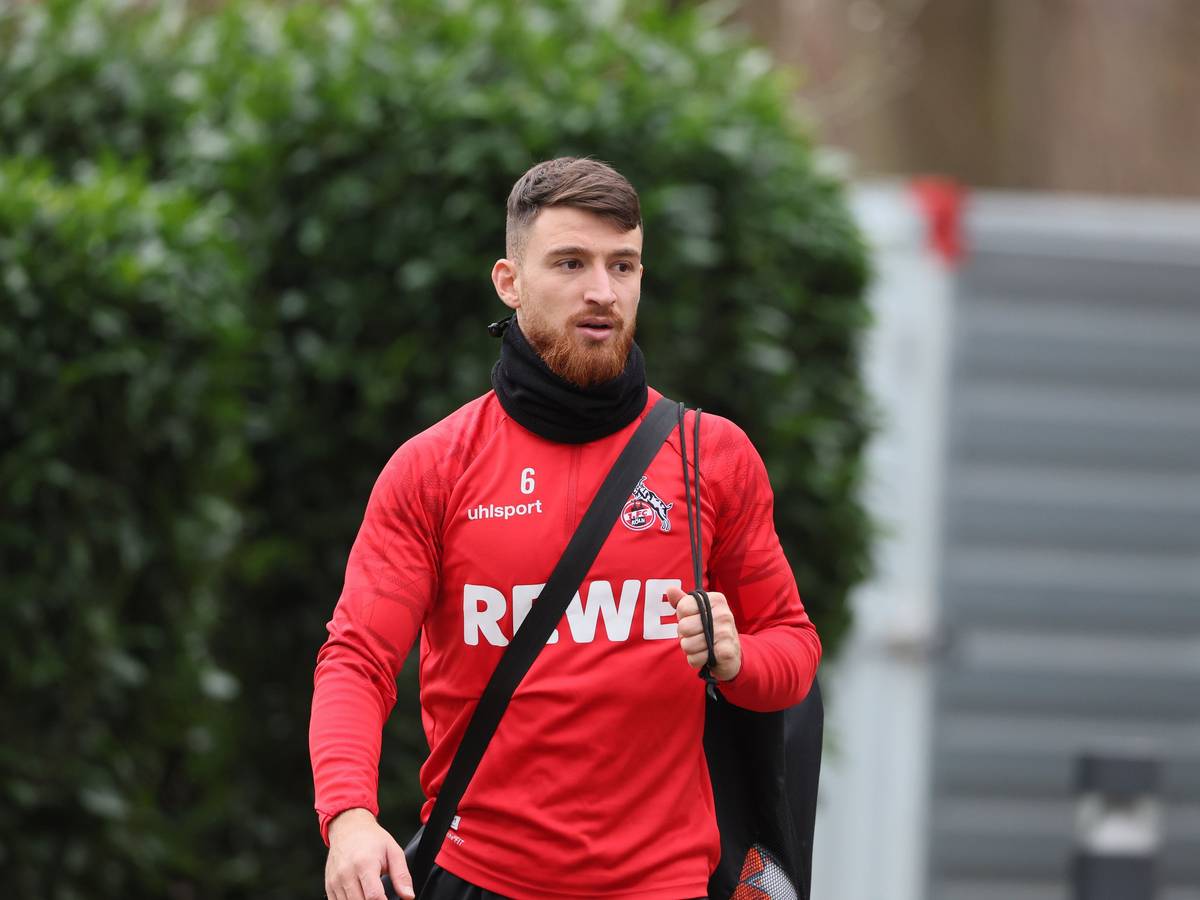 Salih Özcan kommt zum Training des 1. FC Köln.