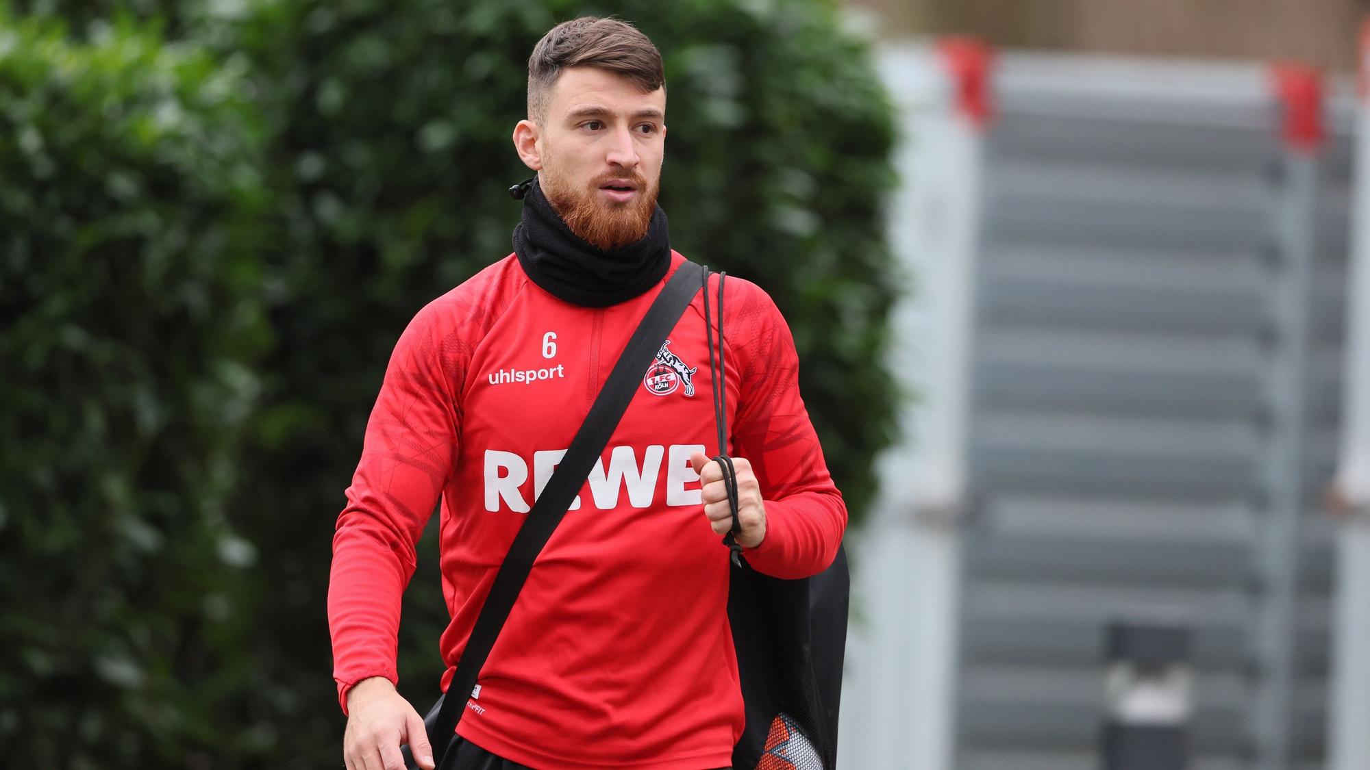 Salih Özcan kommt zum Training des 1. FC Köln.
