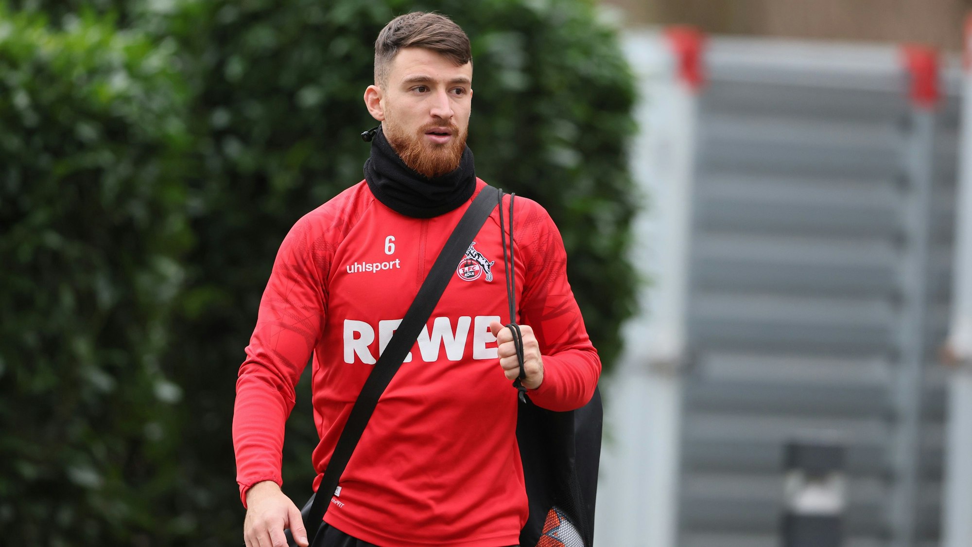 Salih Özcan kommt zum Training des 1. FC Köln.