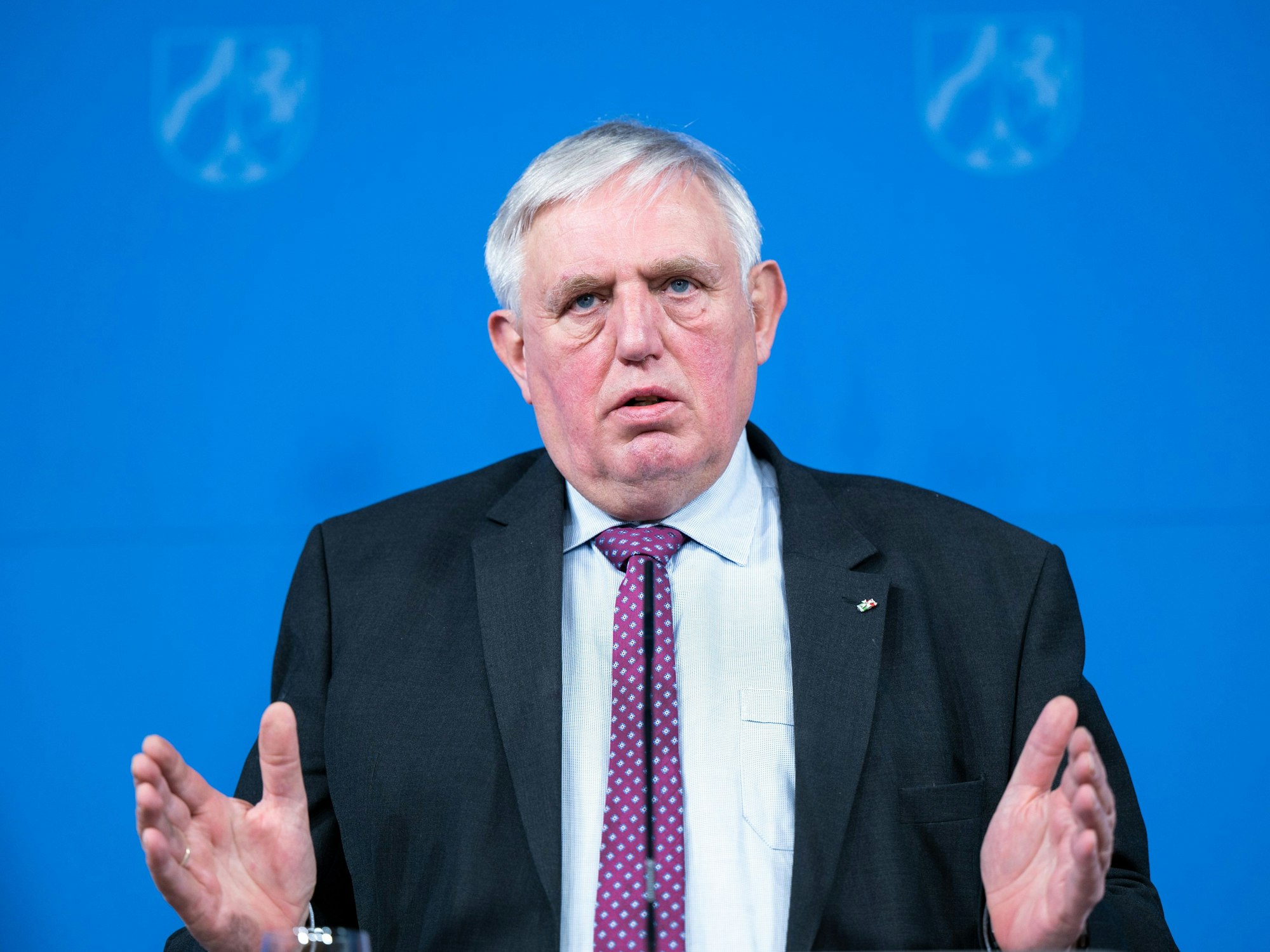 Karl-Josef Laumann (CDU), Gesundheitsminister von Nordrhein-Westfalen, beantwortet Fragen von Journalisten.