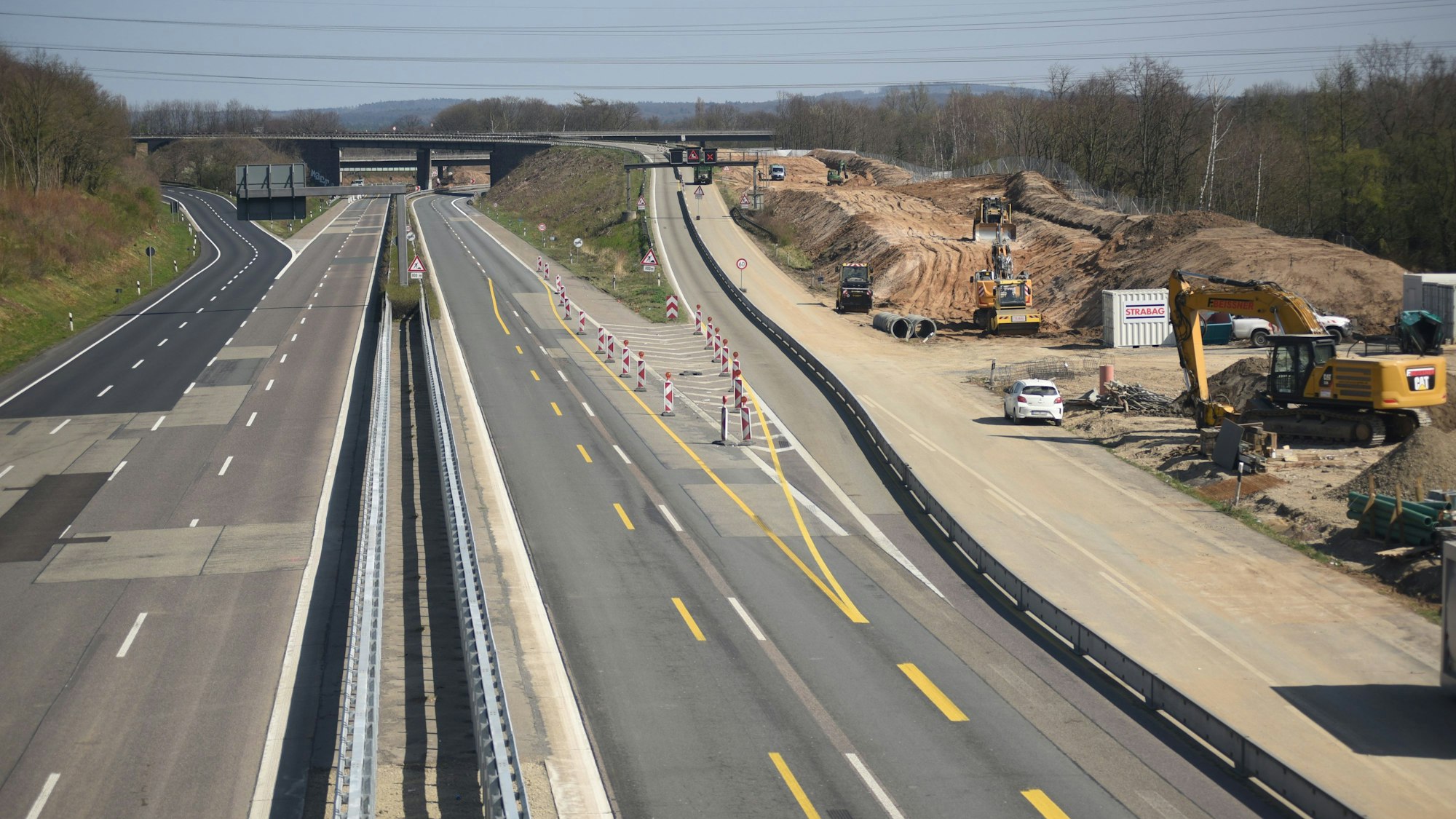 Leere Autobahn am Dreieck Heumar. Dort musste eine Bombe entschärft werden.