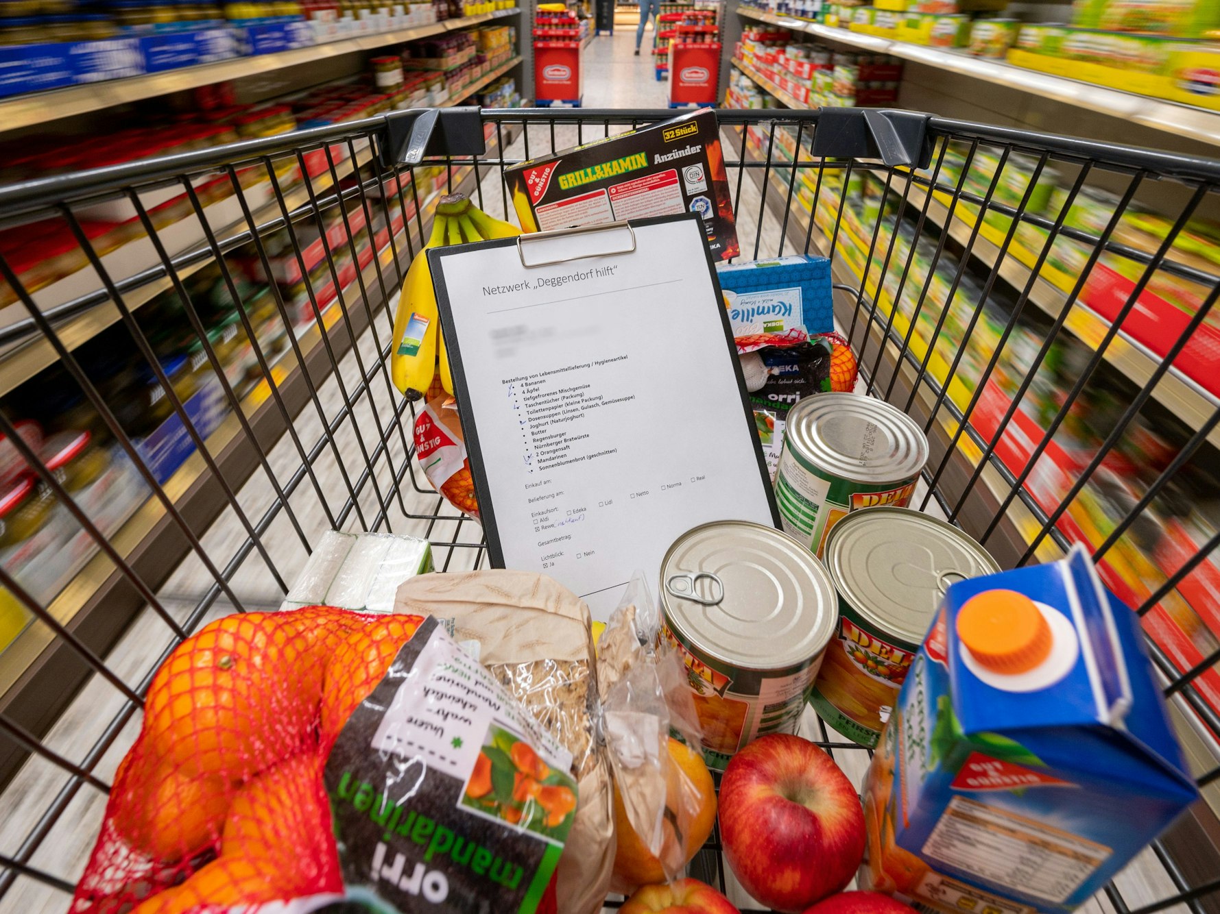 Ein Kunde beschwert sich nach einem Einkauf bei Aldi (hier ein Symbolfoto) über die gestiegenen Preise.