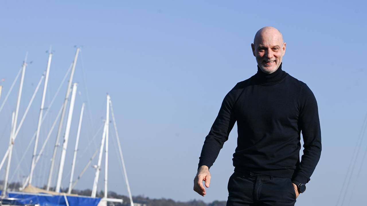 Der TV-Schauspieler Simon Licht bei einem Fototermin im Verein Seglerhaus am Wannsee.