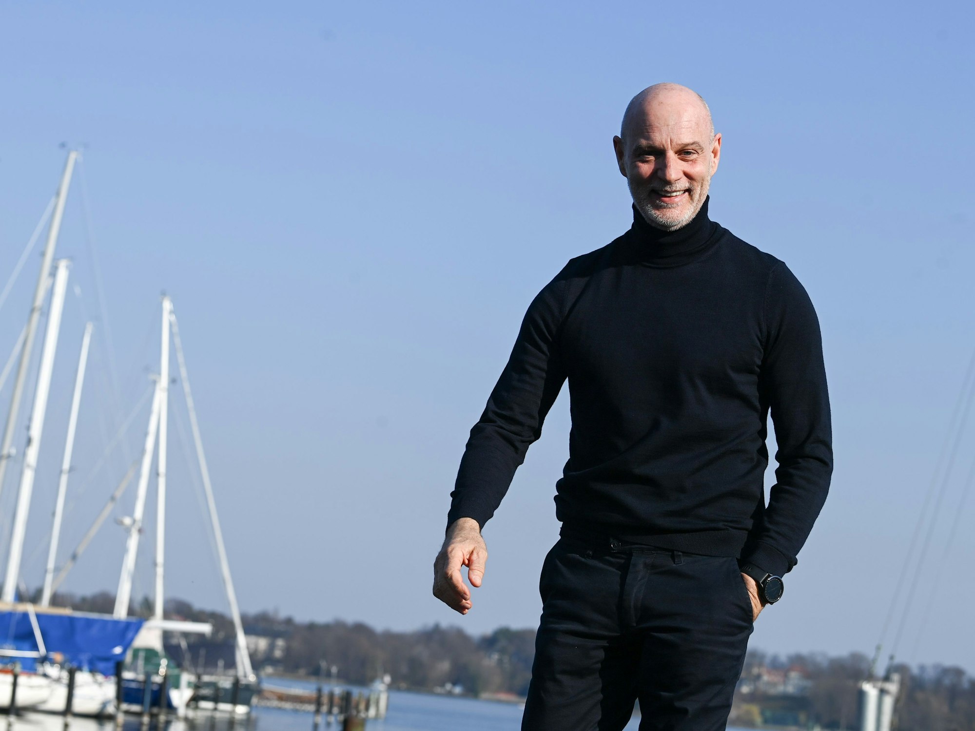 Der TV-Schauspieler Simon Licht bei einem Fototermin im Verein Seglerhaus am Wannsee.