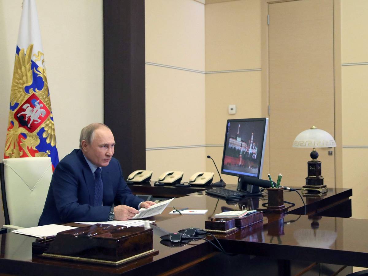 Der russische Präsident Wladimir Putin in seinem Amtssitz Nowo-Ogaryowo nahe Moskau am 25. März 2022. Hat er ein Datum fürs Kriegsende?