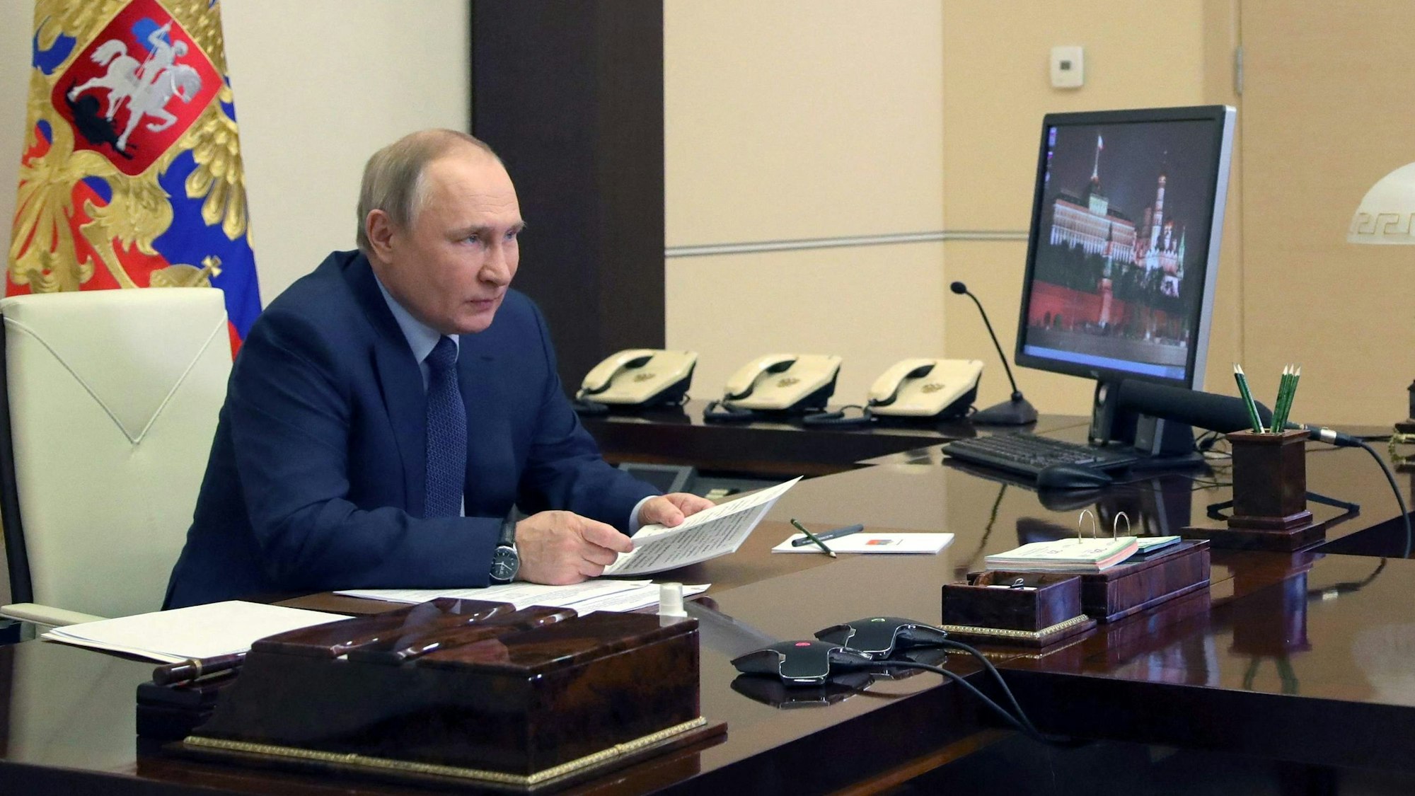 Der russische Präsident Wladimir Putin in seinem Amtssitz Nowo-Ogaryowo nahe Moskau am 25. März 2022. Hat er ein Datum fürs Kriegsende?