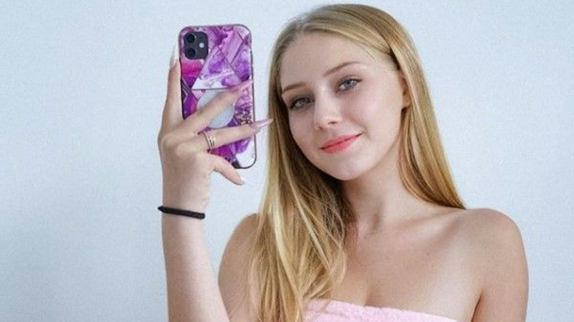 Loredana Wollny, hier auf einem Instagram-Selfie vom 3. September, wurde 18 Jahre alt. Zu ihrem Geburtstag bekam die Wollny-Tochter ein ganz besonderes Geschenk.