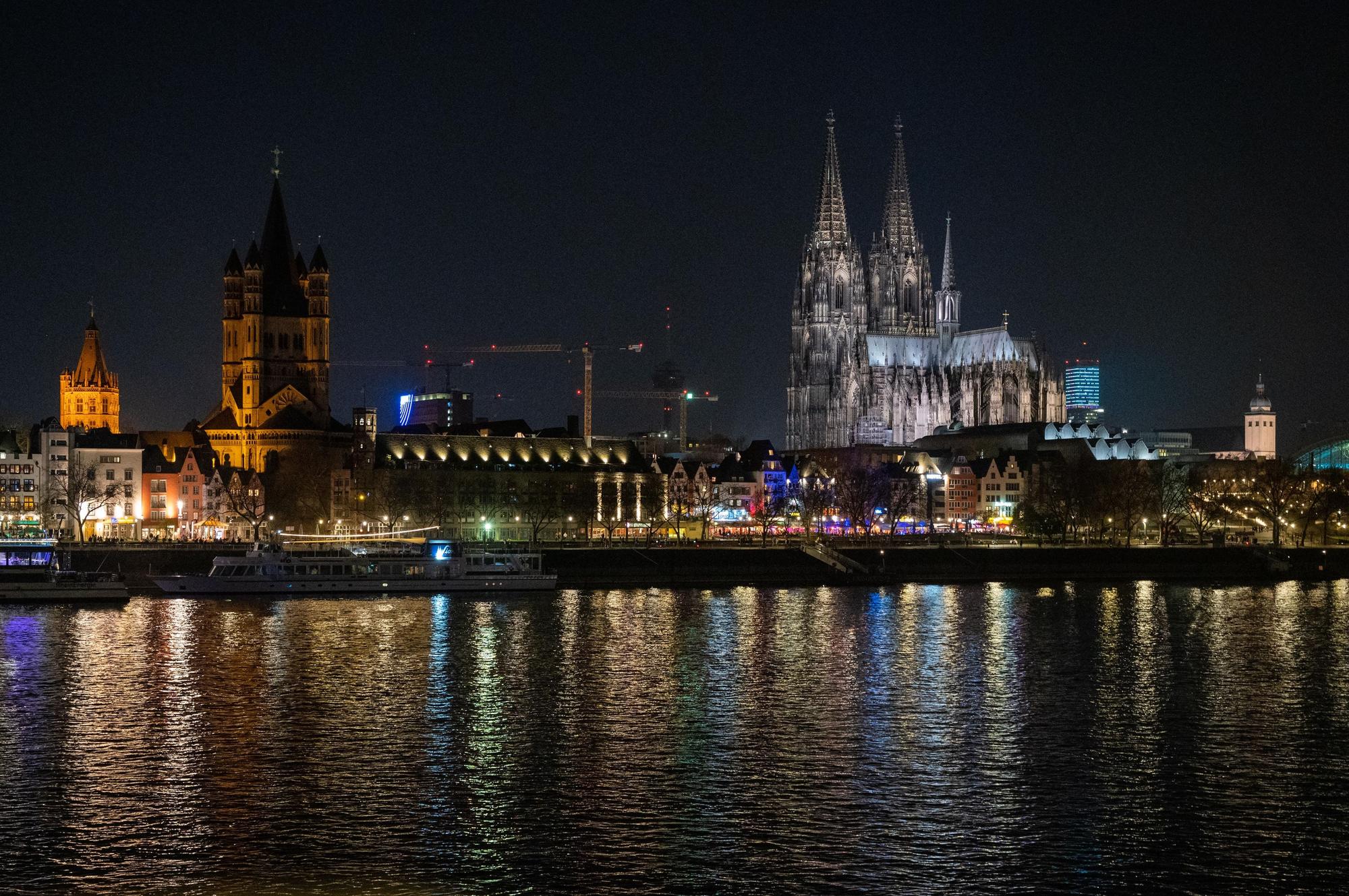 So sieht er eigentlich aus, der Dom in Köln in vollem Glanz.