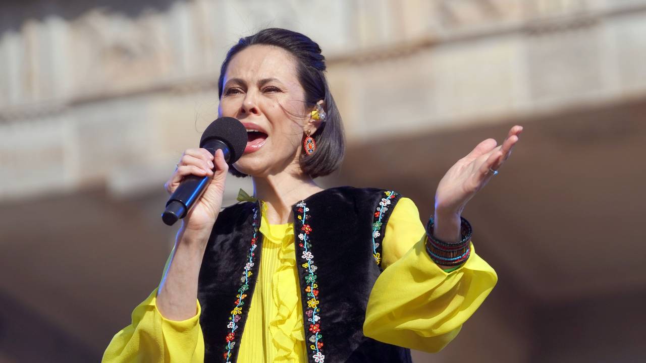 Natalia Klitschko steht bei der Solidaritätskundgebung "Sound of Peace" vor dem Brandenburger Tor auf der Bühne. Dort treten zahlreiche bekannte Künstler auf und demonstrieren ihre Unterstützung für die von Russland angegriffene Ukraine.