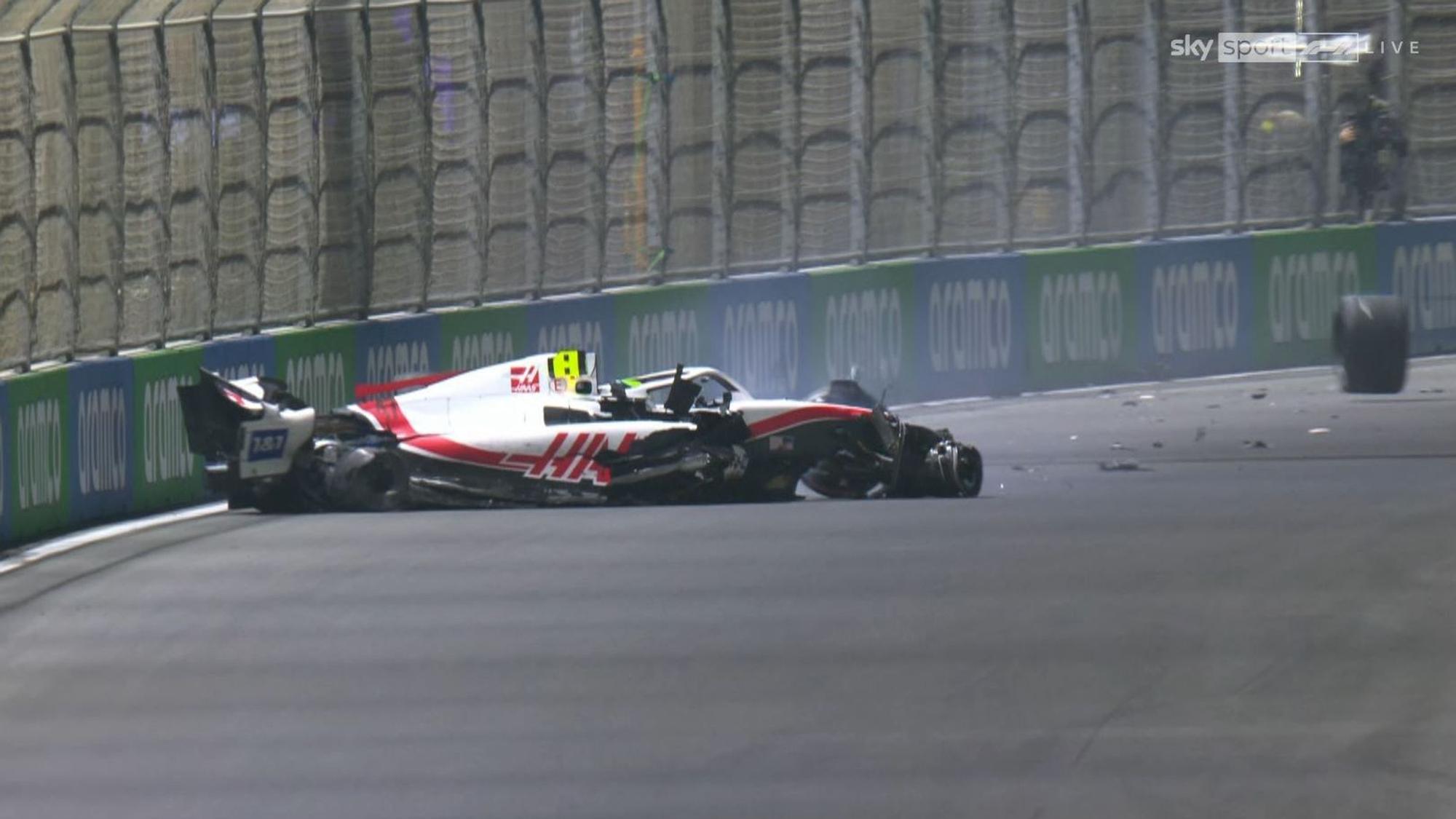 Mick Schumacher nach dem Aufprall in der Mauer.