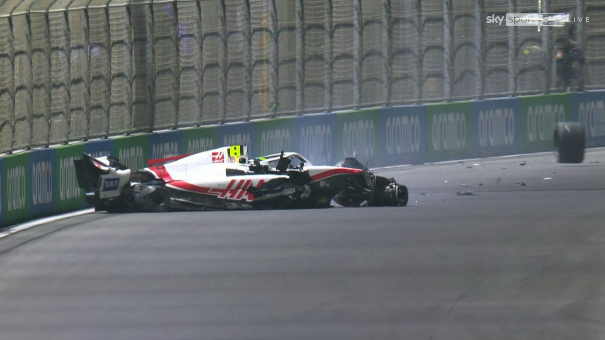 Mick Schumacher nach dem Aufprall in der Mauer.