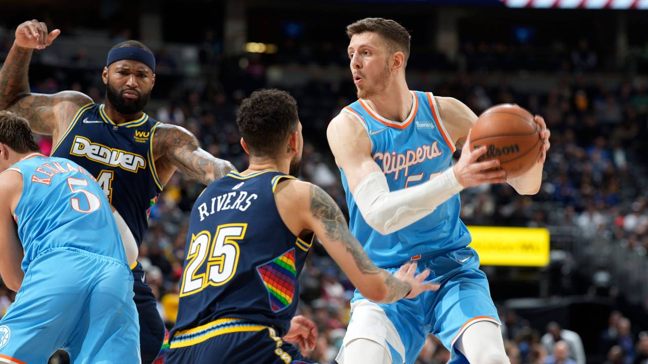 Isaiah Hartenstein (Los Angeles Clippers) am Ball in der NBA.