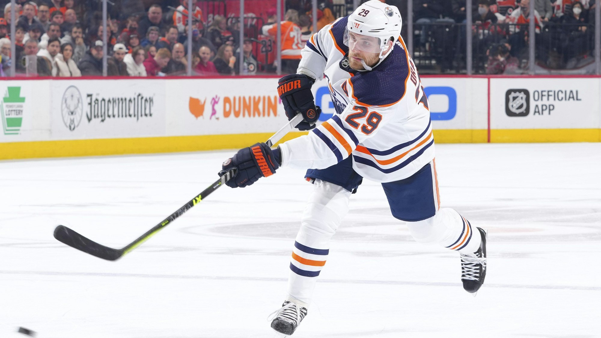 Eishockey-Profi Leon Draisaitl in Aktion.