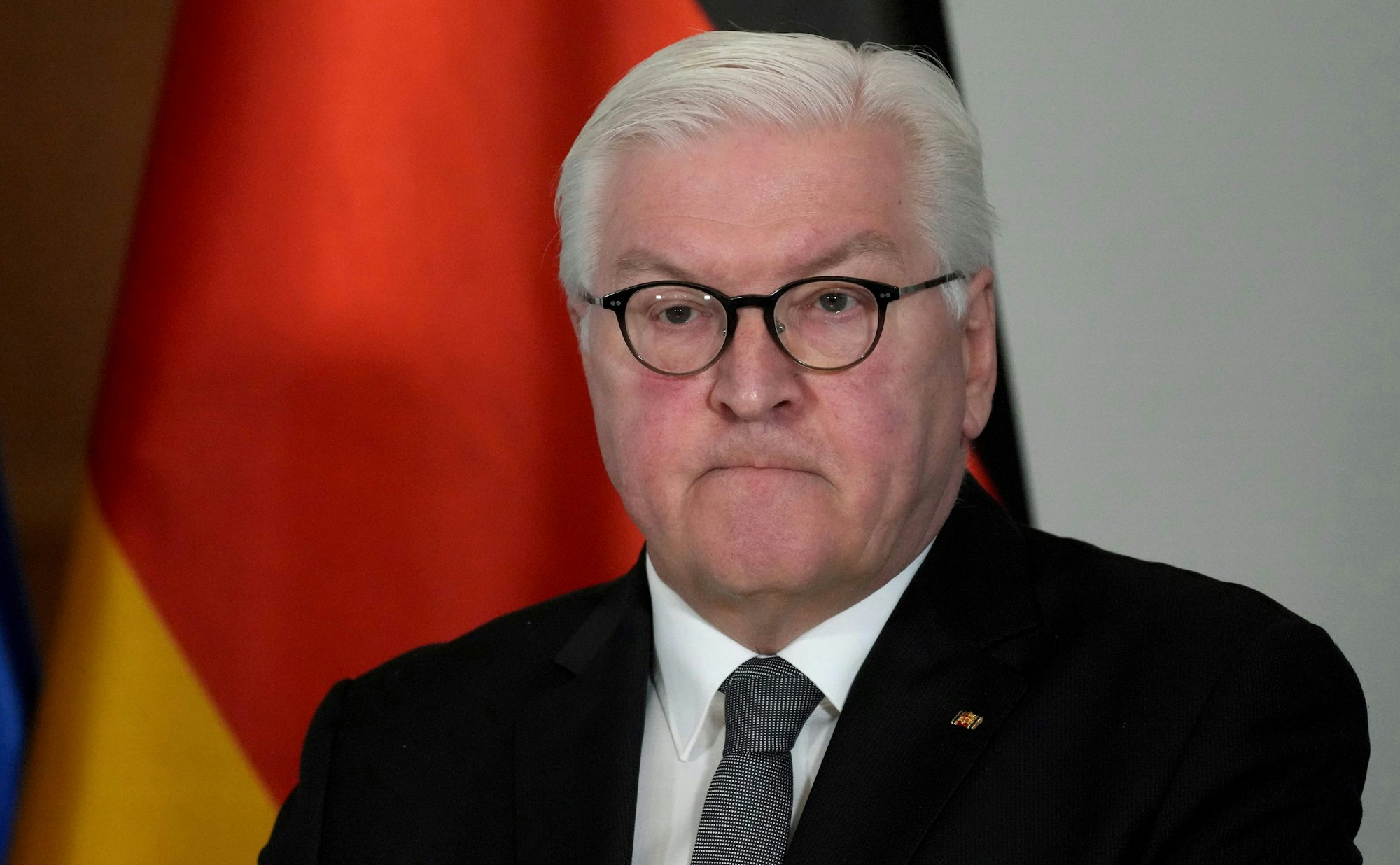 Bundespräsident Frank-Walter Steinmeier hat die Menschen in Deutschland auf schwierigere Zeiten und Einbußen vorbereitet.