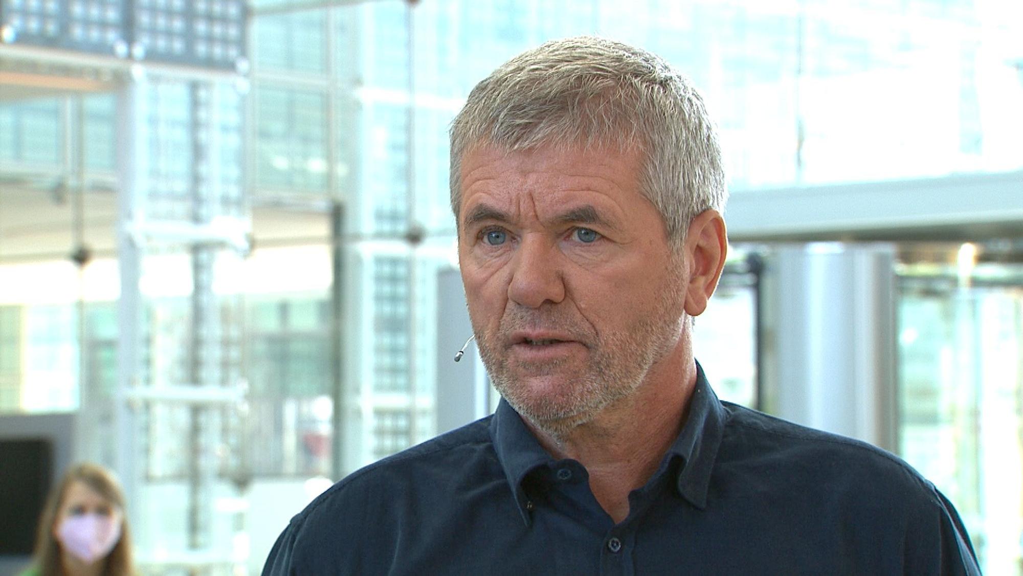 Friedhelm Funkel spricht beim Doppelpass auf Sport1