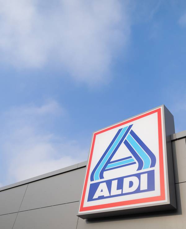 Blick auf das Logo von Aldi Nord an einem Aldi-Markt.