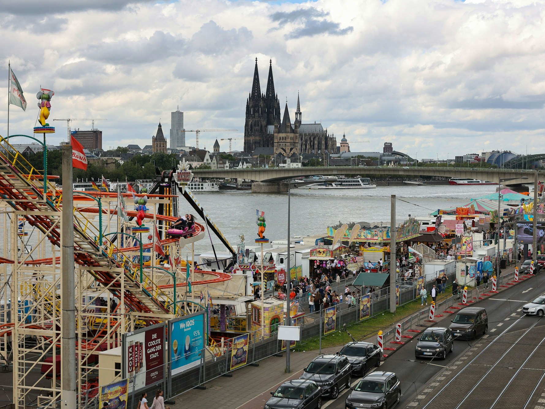 Blick auf die Deutzer Kirmes