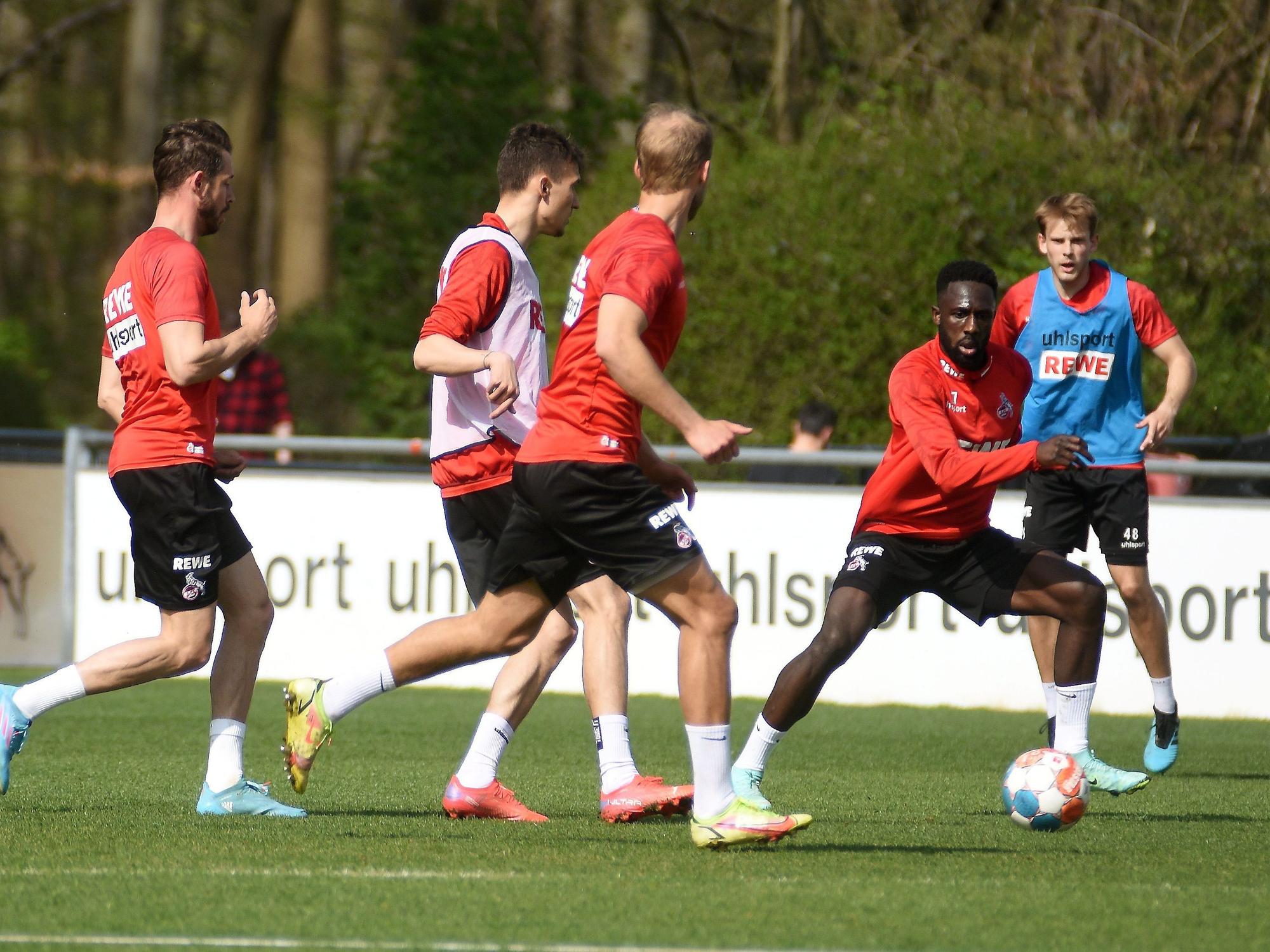 Kingsley Schindler, Sebastian Andersson, Dejan Ljubicic und Mark Uth bei einer Spielform im Training des 1. FC Köln.
Foto: Csaba Peter Rakoczy