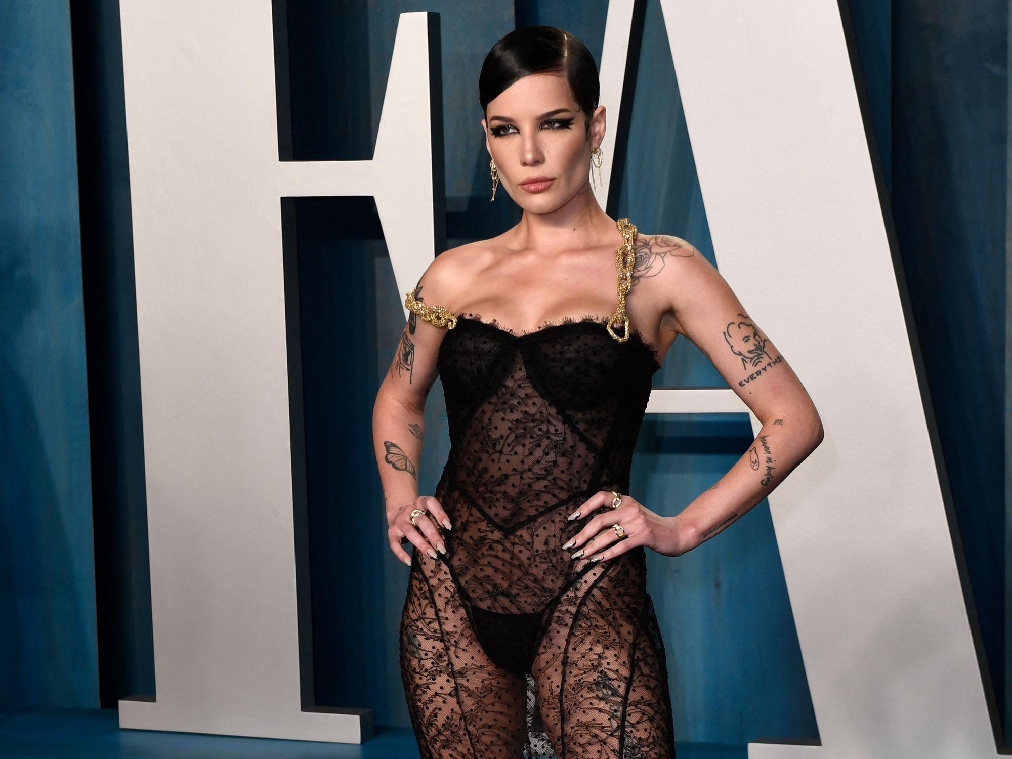 US singer Halsey attends the 2022 Vanity Fair Oscar Party following the 94th Oscars at the The Wallis Annenberg Center for the Performing Arts in Beverly Hills, California on March 27, 2022. (Photo by Patrick T. FALLON / AFP)