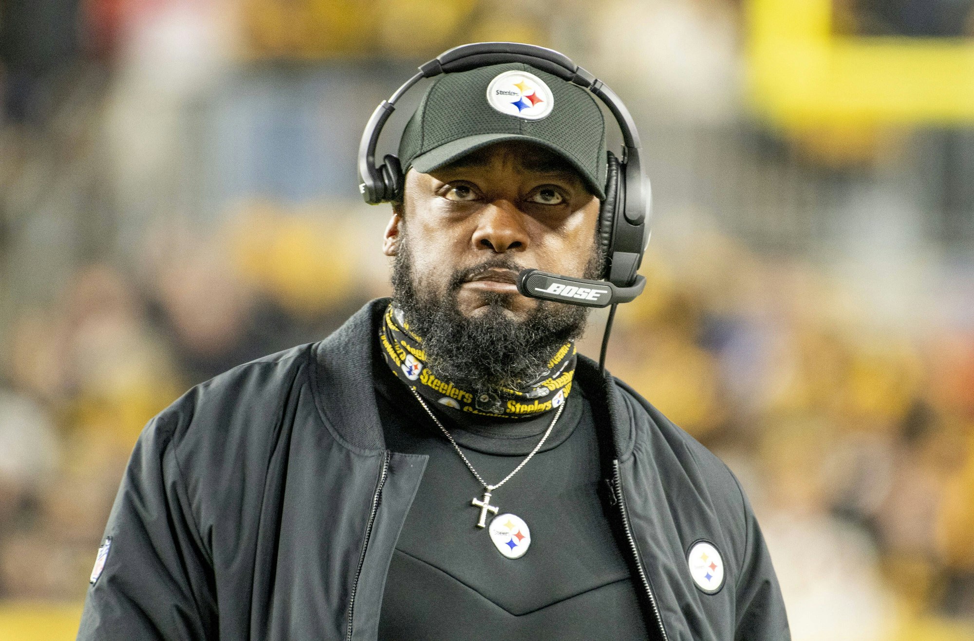 Mike Tomlin mit Headset.