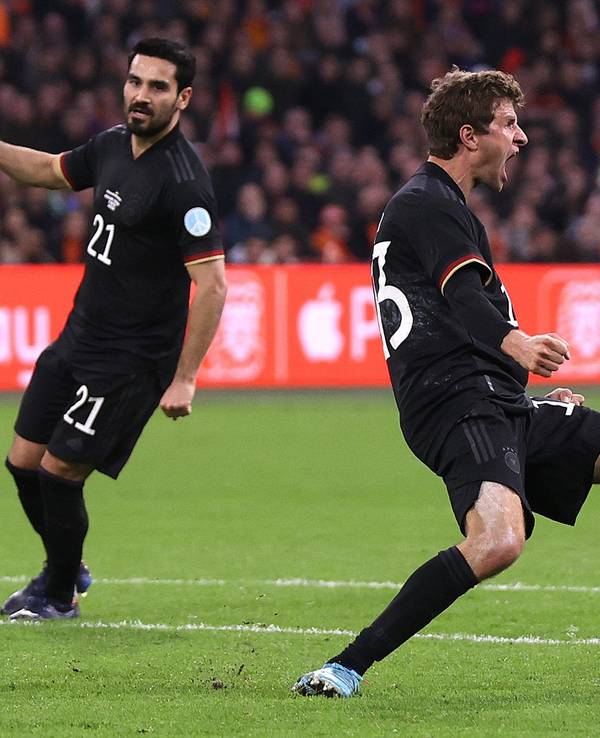 Thomas Müller feiert das deutsche Tor.