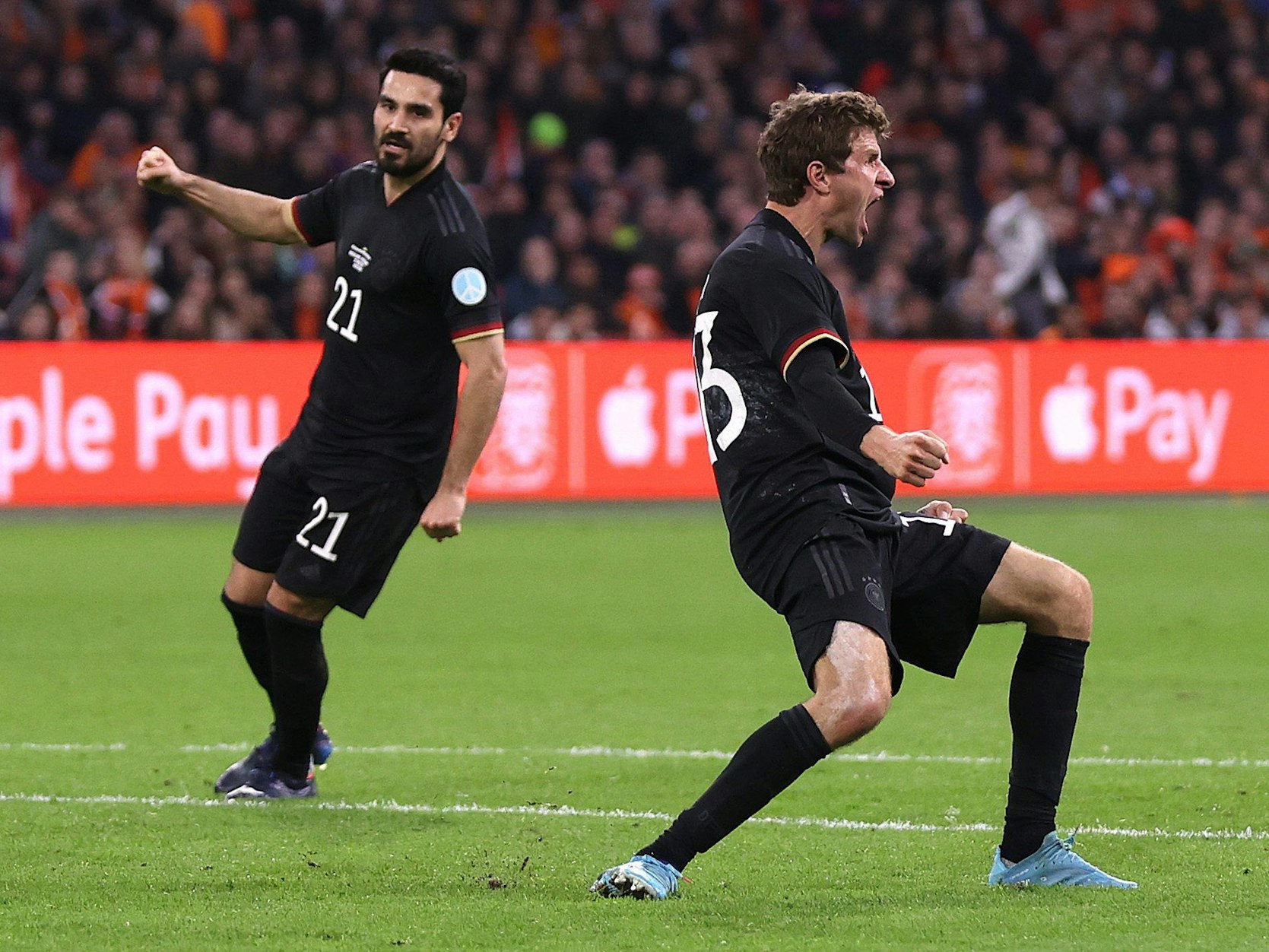 Thomas Müller feiert das deutsche Tor.